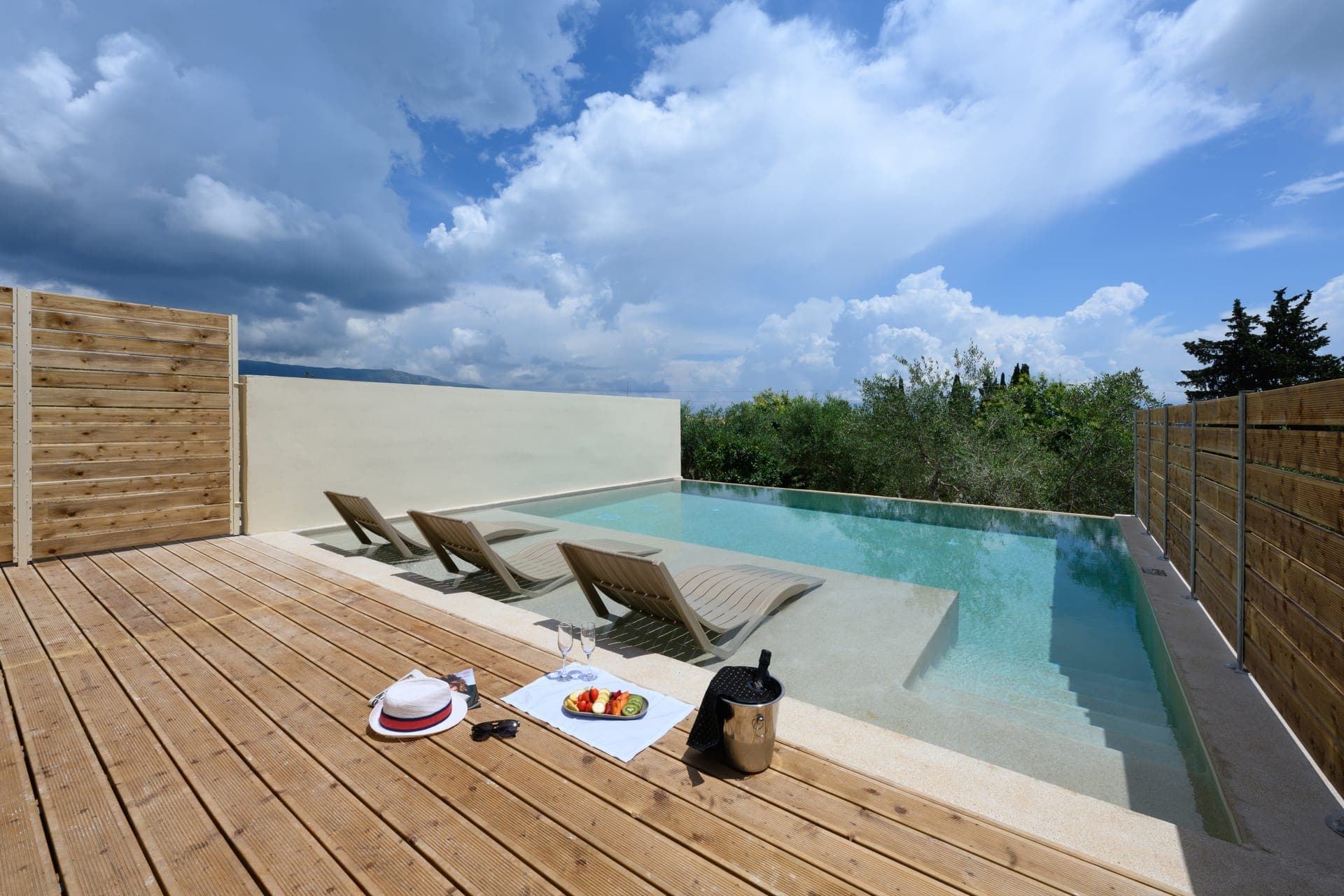 room-types-DEBONOH-POOL-0.jpg