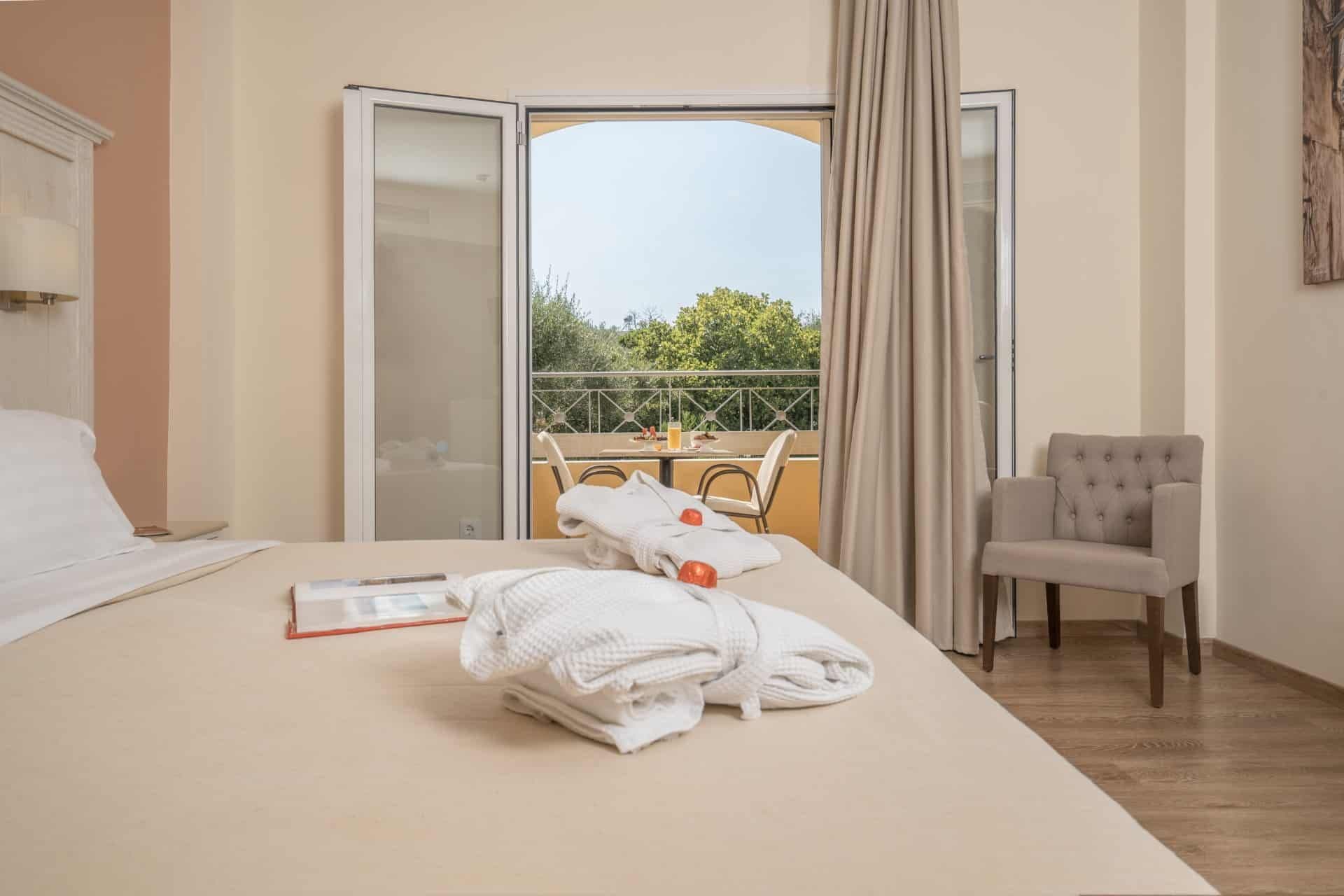 room-types-DEBONOH-SUPDBL-0.jpg
