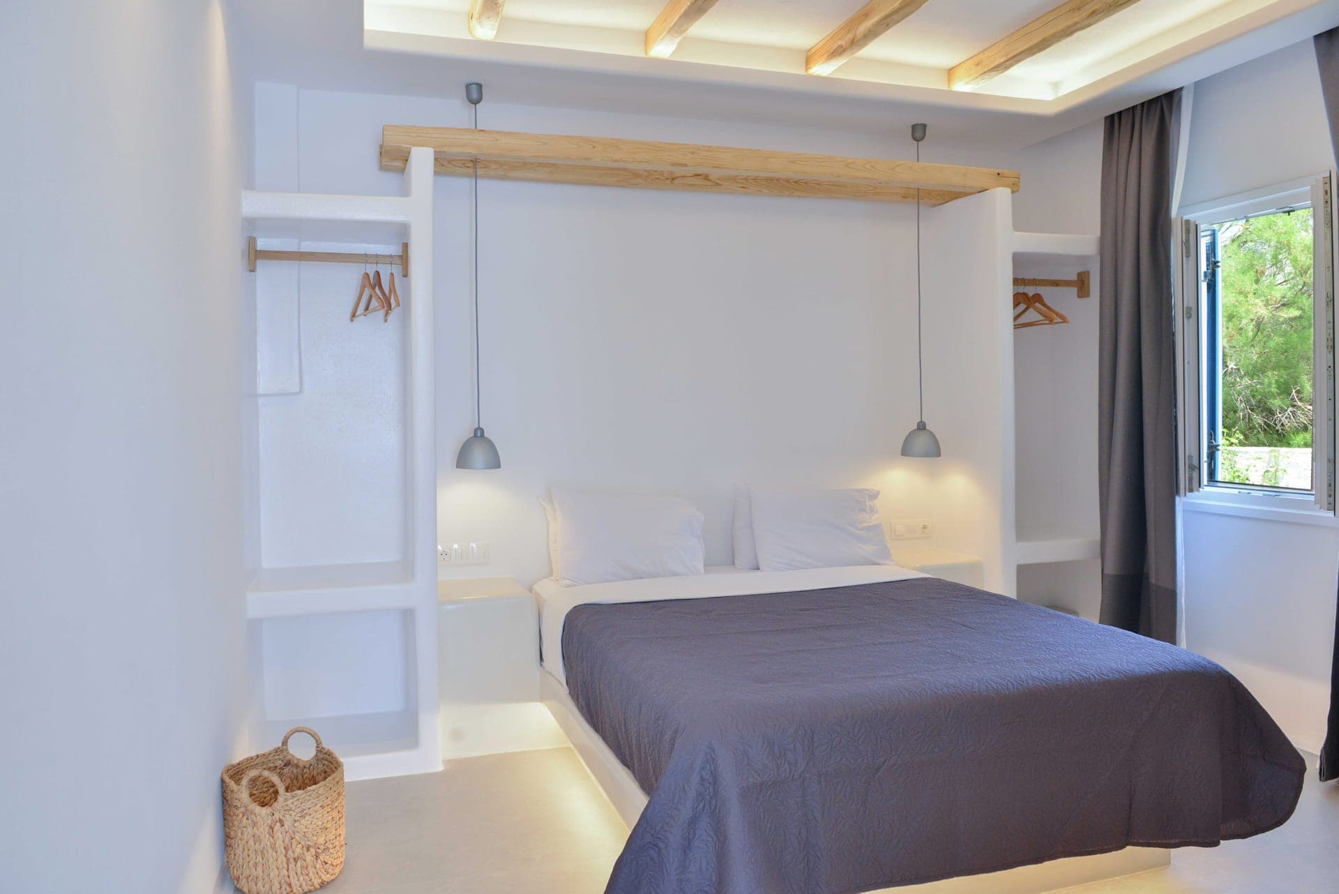 room-types-DEDALOSNAX-DLXDBL-0.jpg