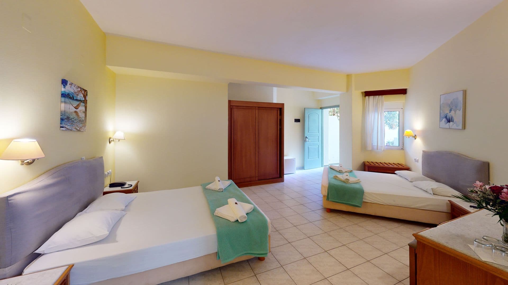 room-types-DEDALOSRET-FAM2BE-0.jpg