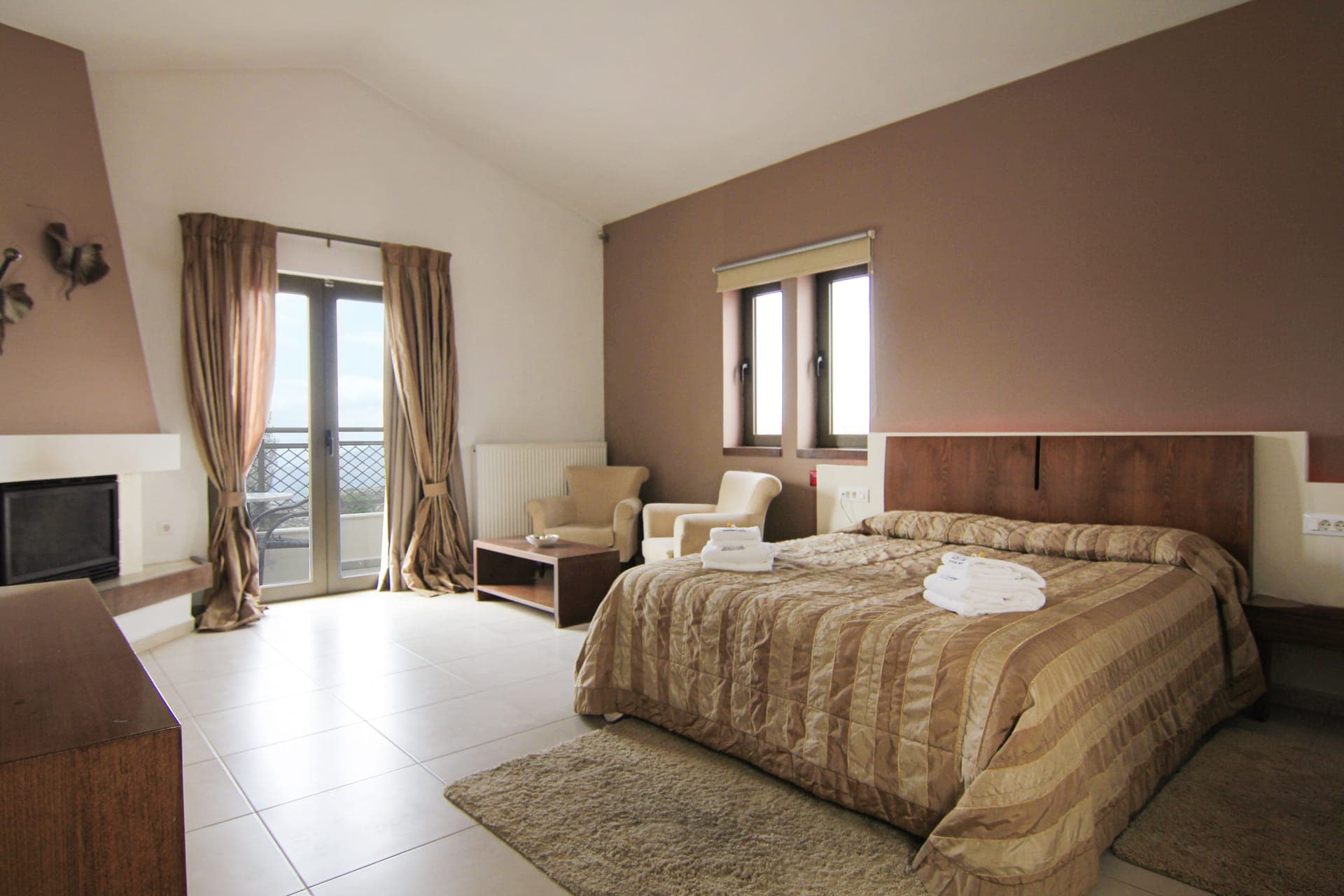 room-types-DELINA-TRPL-0.jpg