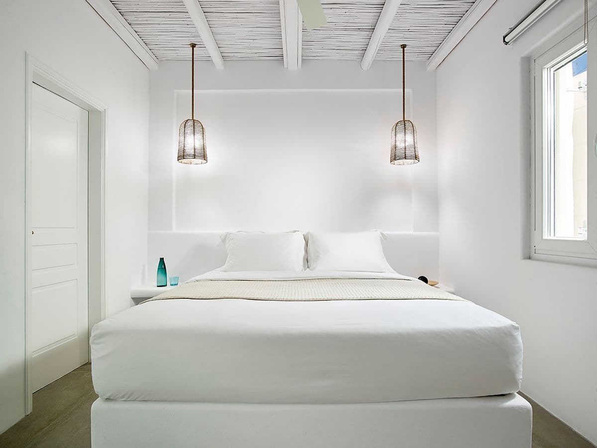 room-types-DELMARAS-TWOBED-0.jpg