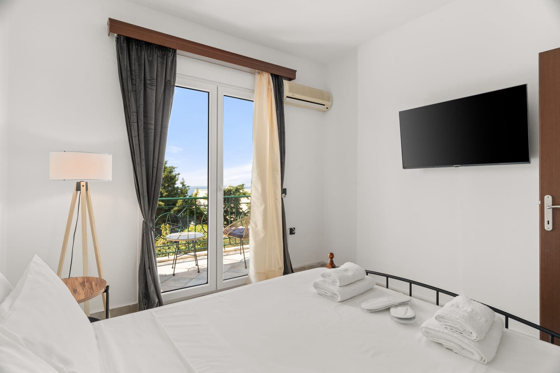 room-types-DELPHINSIV-DAPT-0.jpg