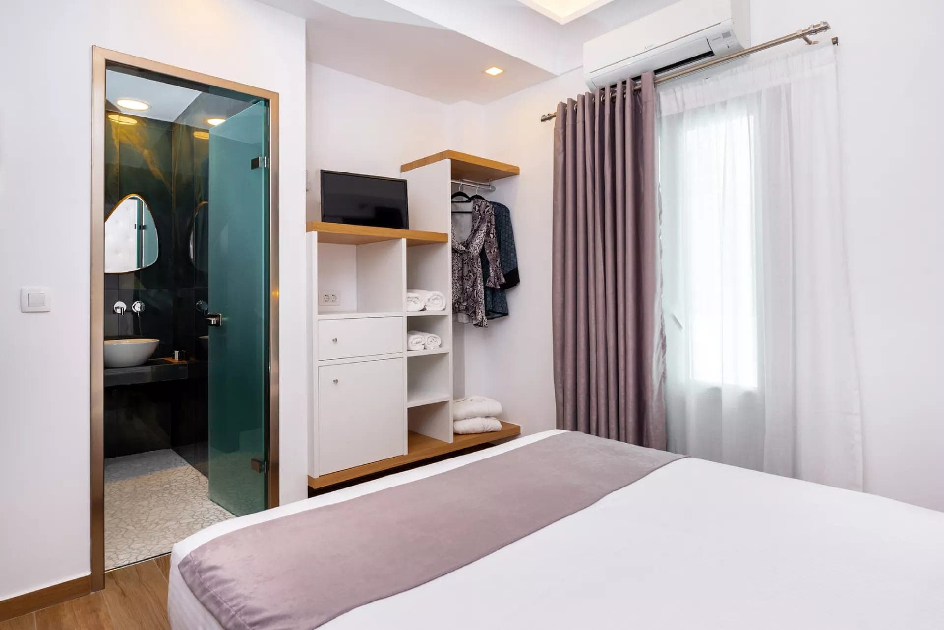 room-types-DELUXESAN-DELUXE-0.jpg