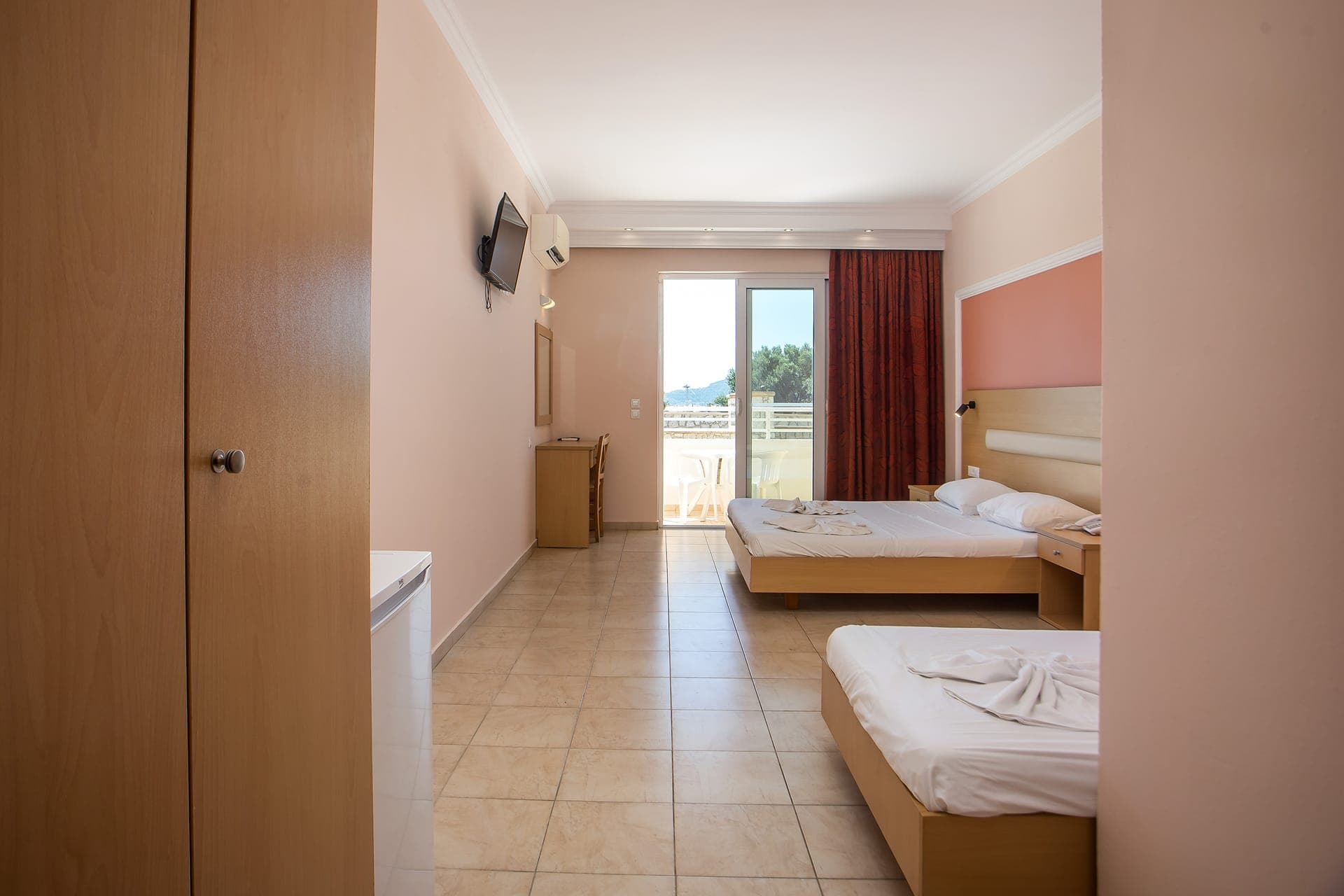 room-types-DIAGORASRS-DBL-0.jpg