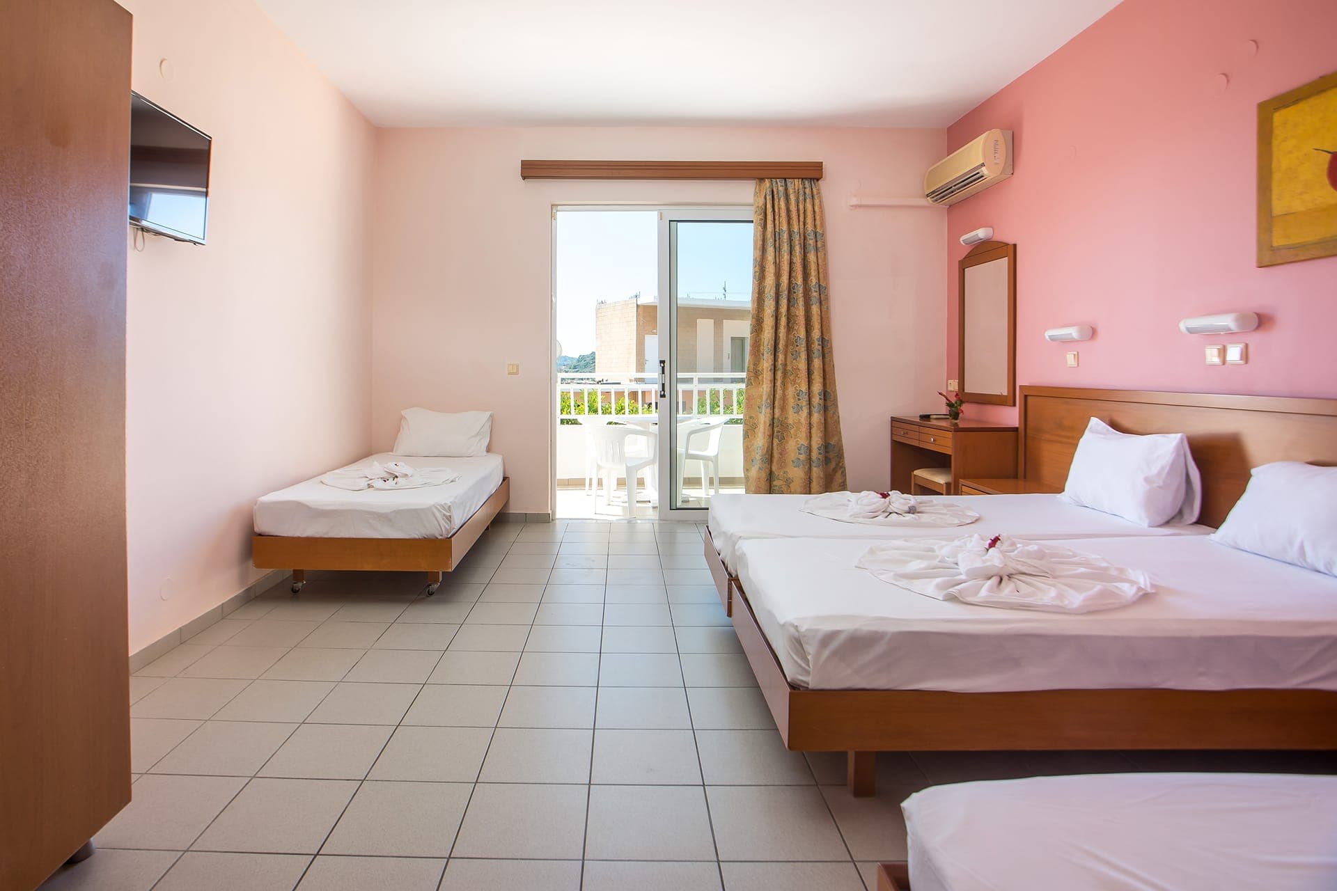 room-types-DIAGORASRS-SUPDBL-0.jpg
