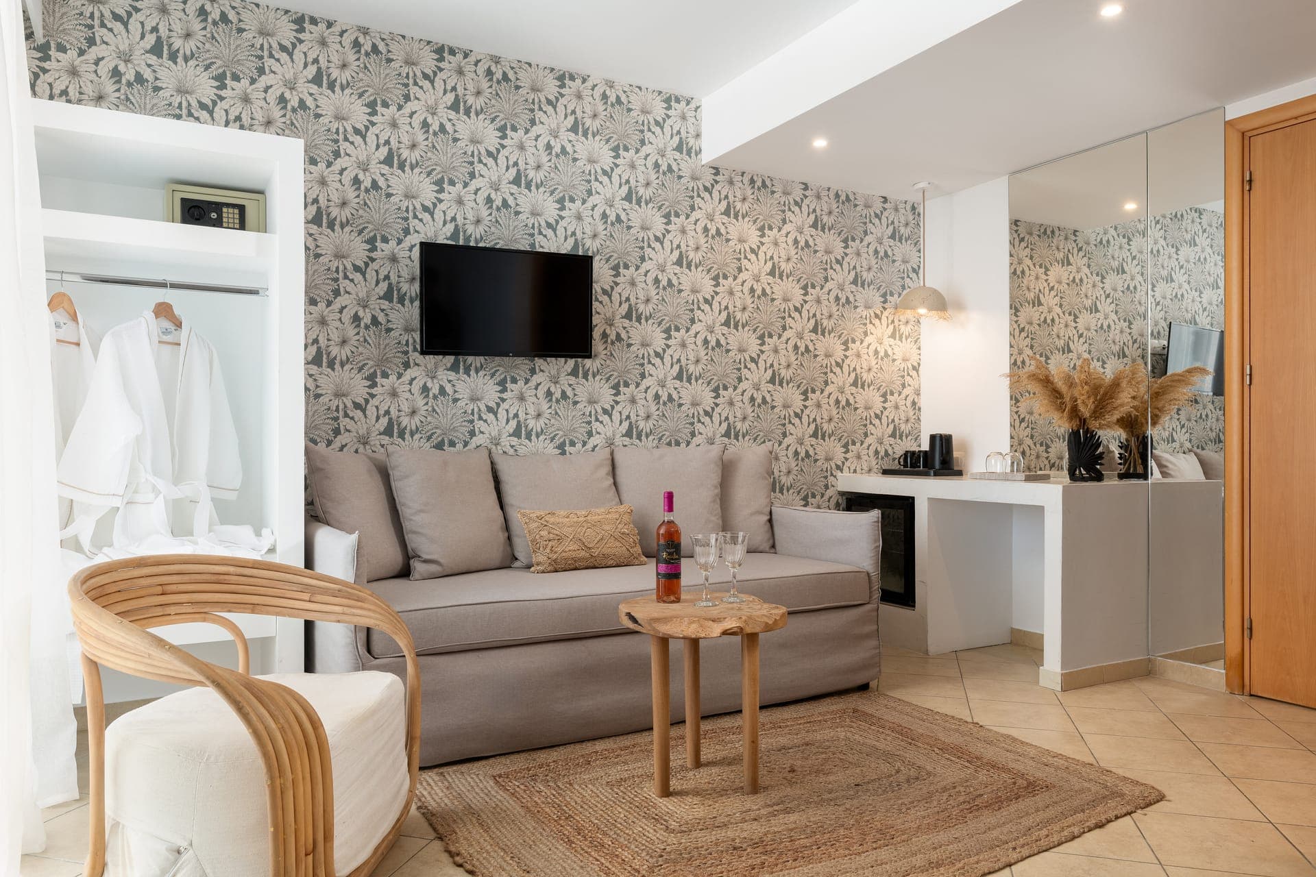 room-types-DIANAART-LUXURY-0.jpg