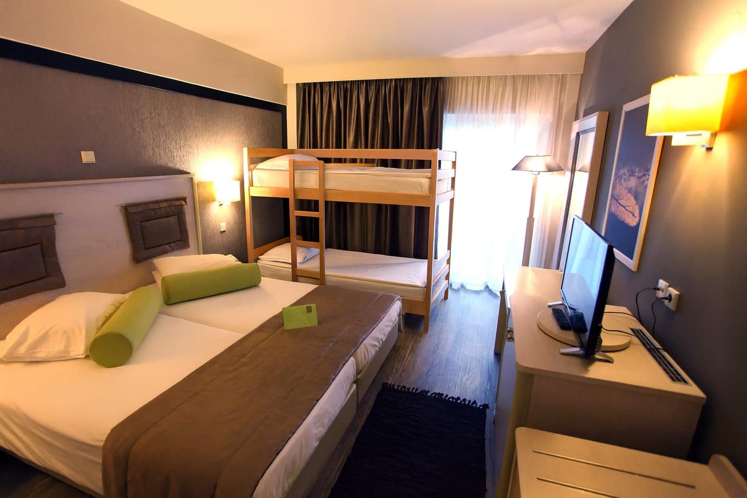 room-types-DIONPALAC-FAM-0.jpg