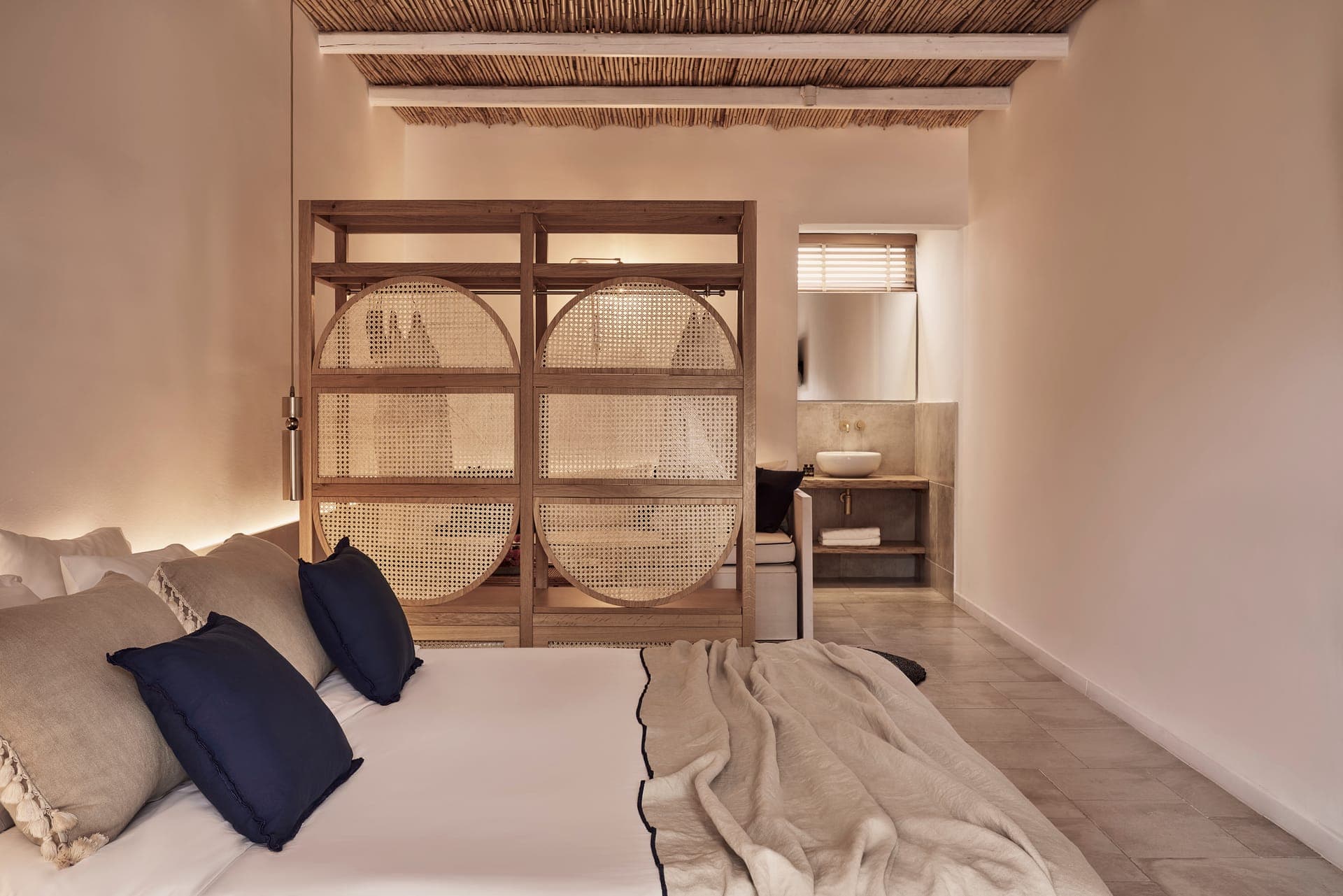 room-types-DIONYSOS-SUITE-0.jpg