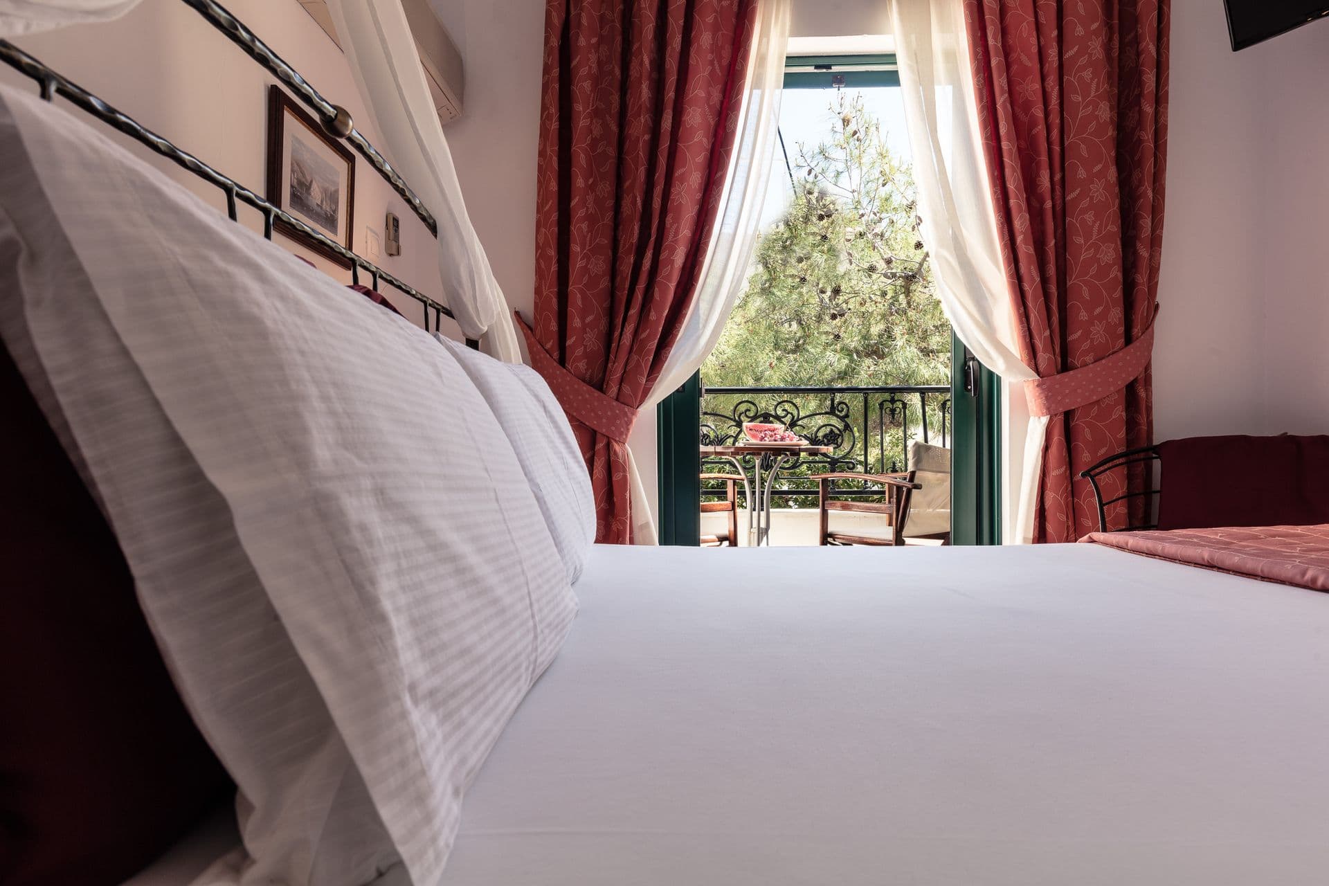 room-types-DIONYSOSHT-ECON-0.jpg
