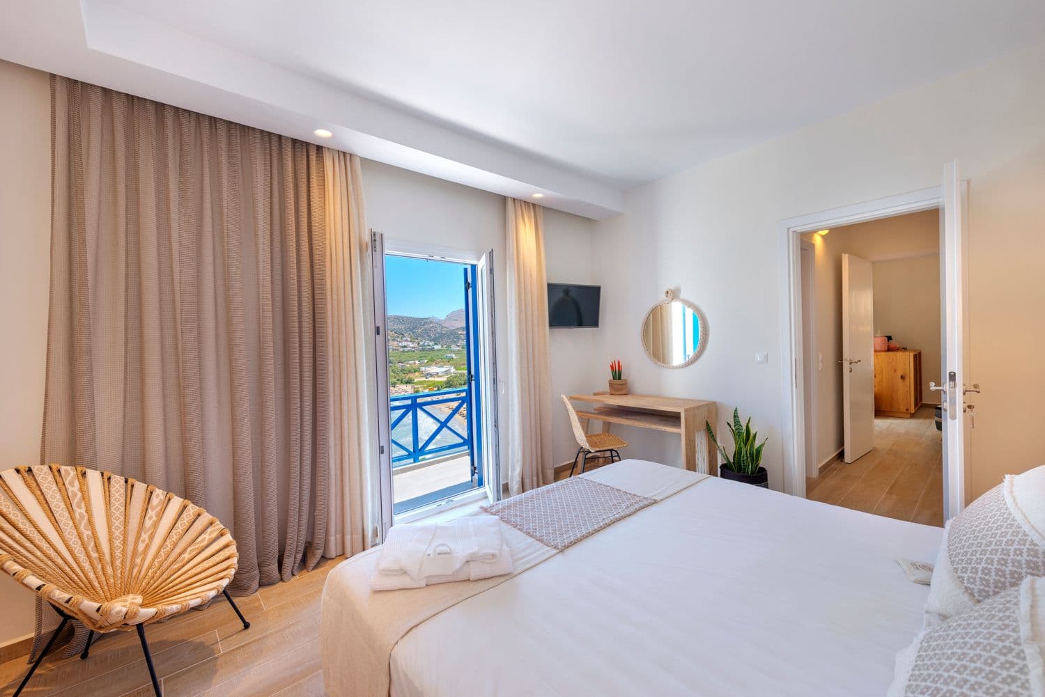 room-types-DOLPHIN-DELVIP-0.jpg