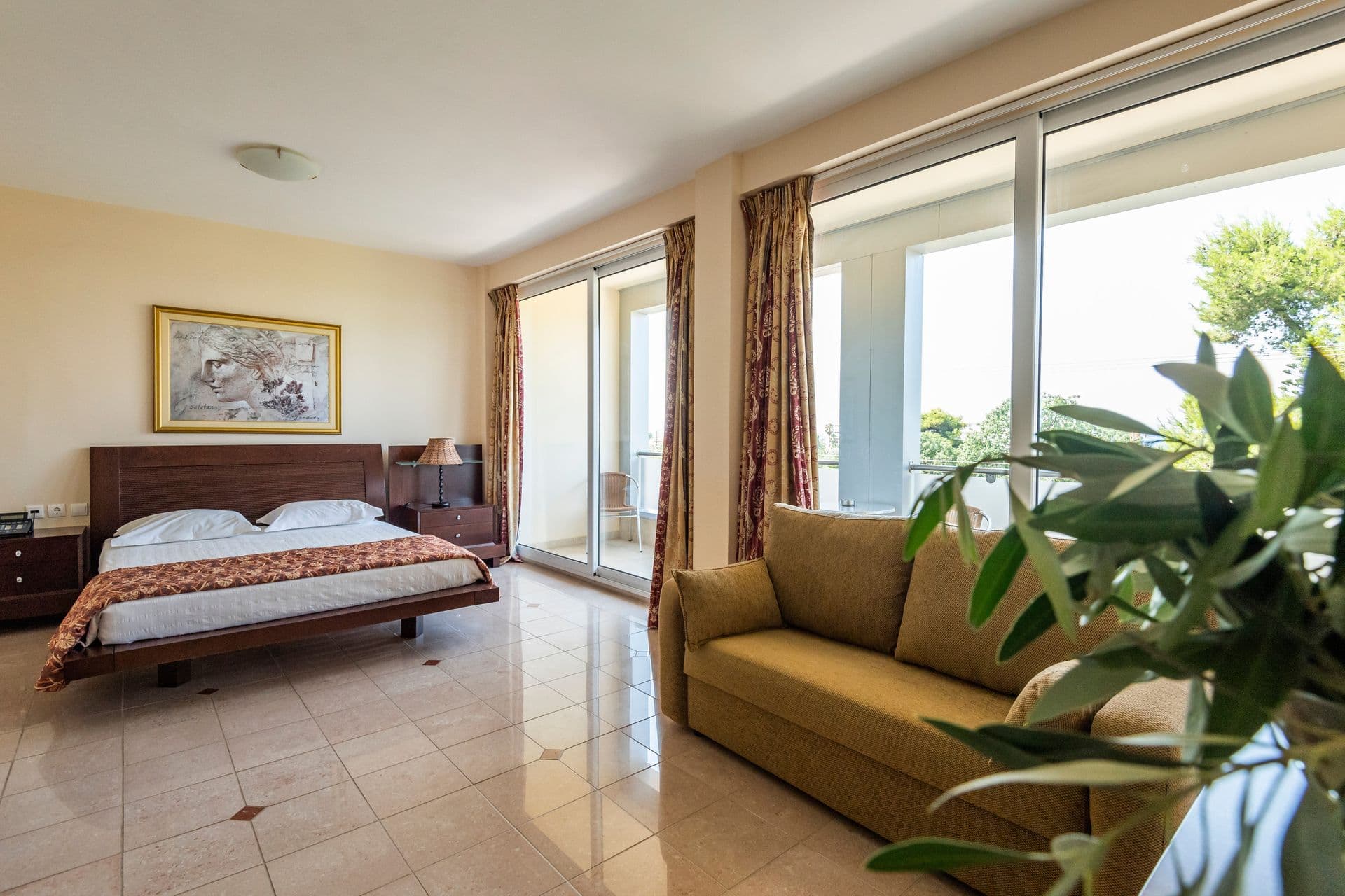 room-types-DOLPHINRES-SUPSV-0.jpg