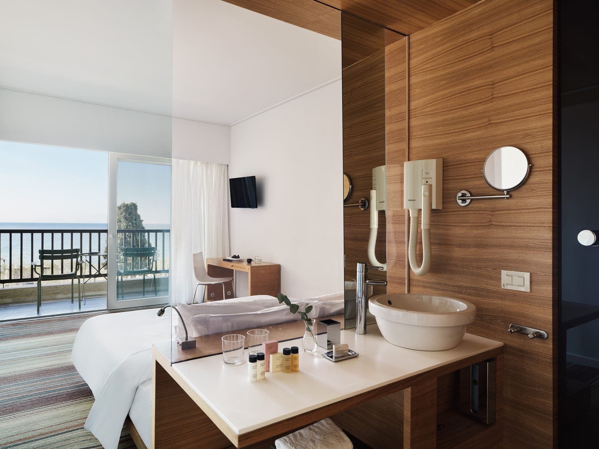 room-types-DORYSSASEA-DLXJS-0.jpg