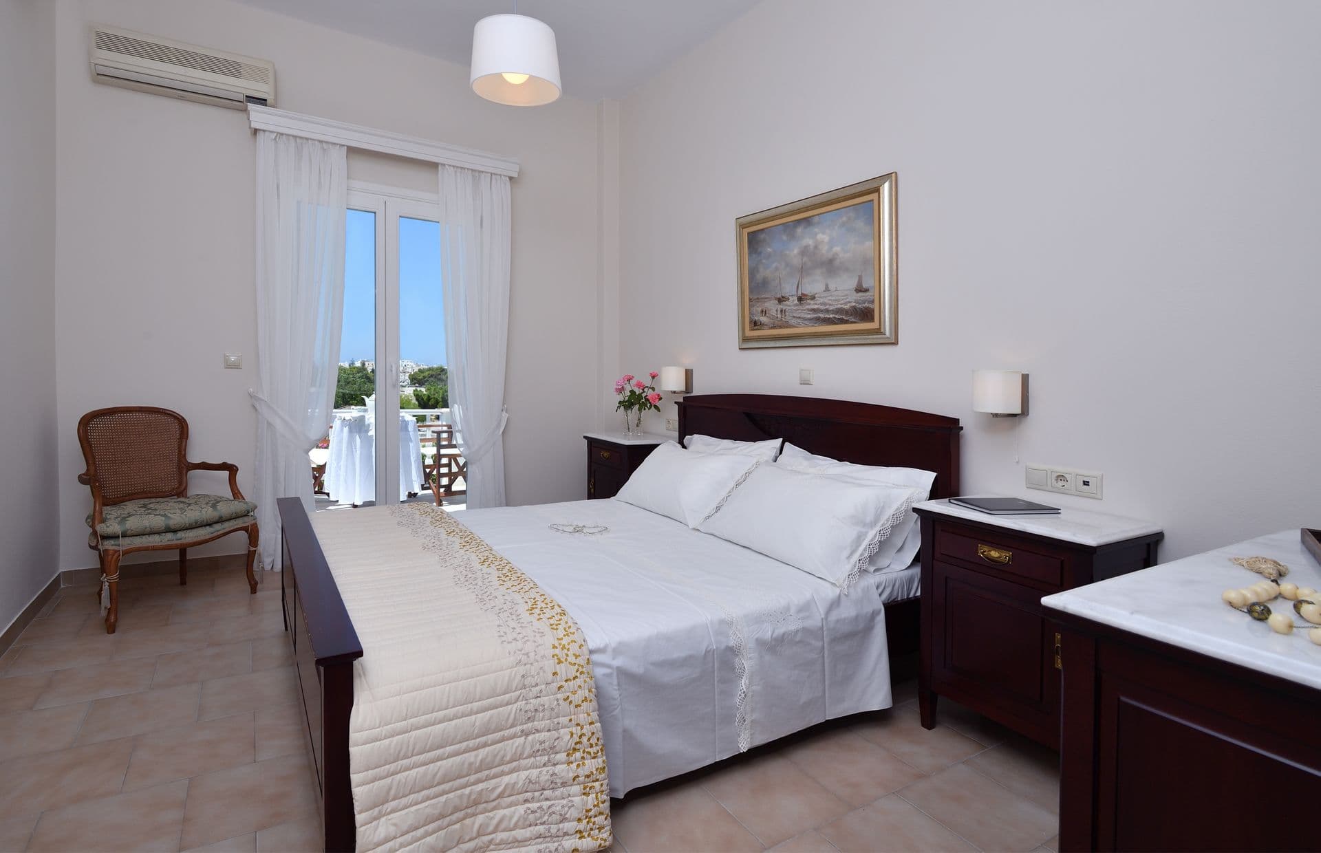 room-types-DOUKISSA-DLXDBL-0.jpg