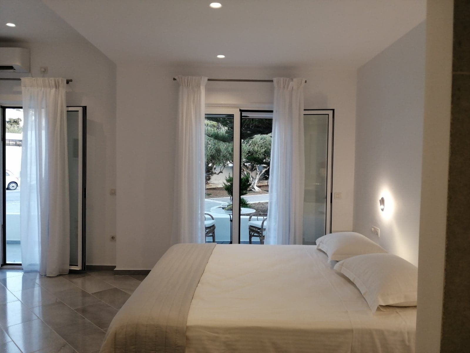 room-types-DOUKISSA-SUITE-0.jpg