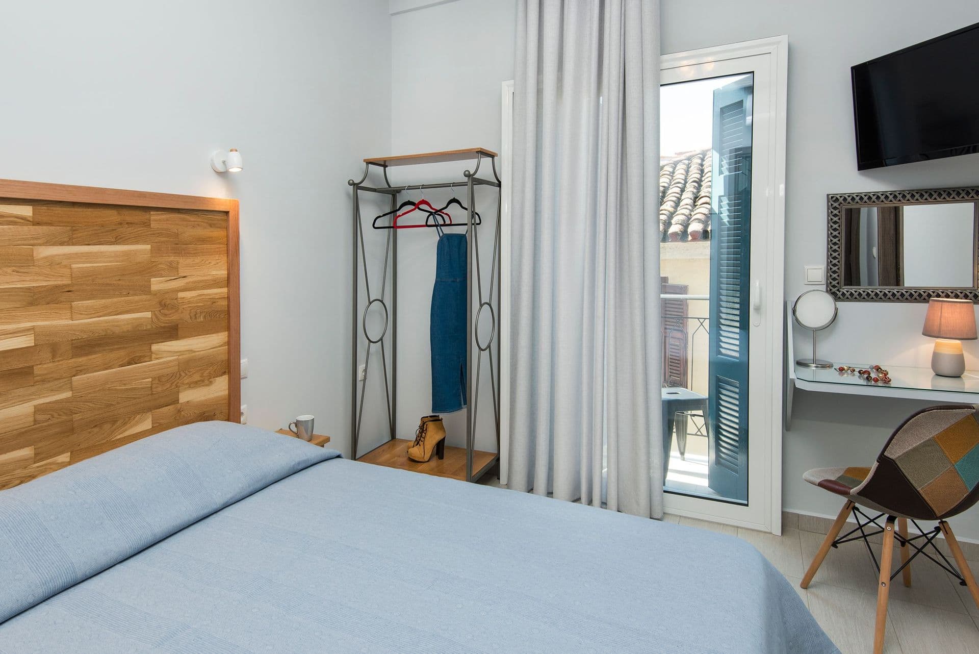 room-types-DOWNTOWNHO-DBLRB-0.jpg