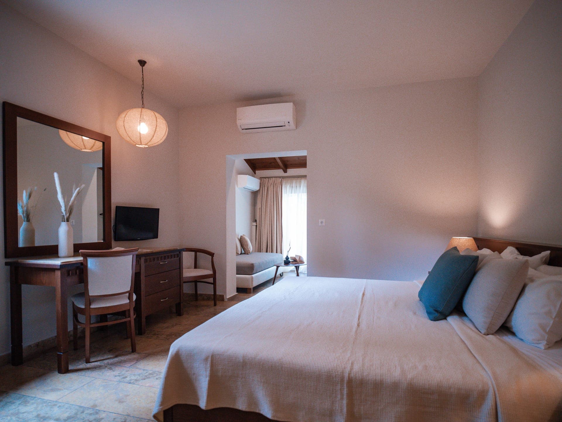 room-types-DRACOS-FAMOUN-0.jpg