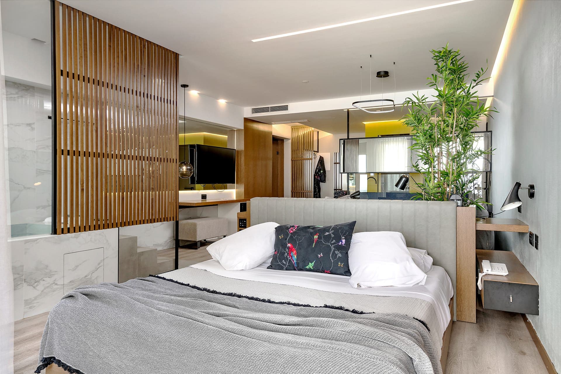 room-types-DYOSUITES-QUEEN-0.jpg