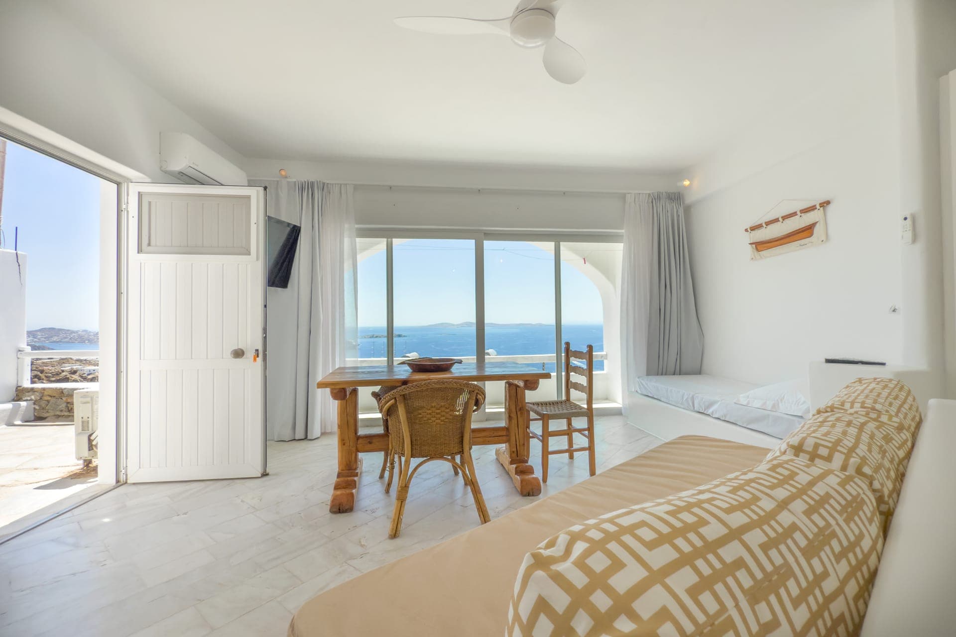 room-types-EAGLESN-SUPST4-0.jpg