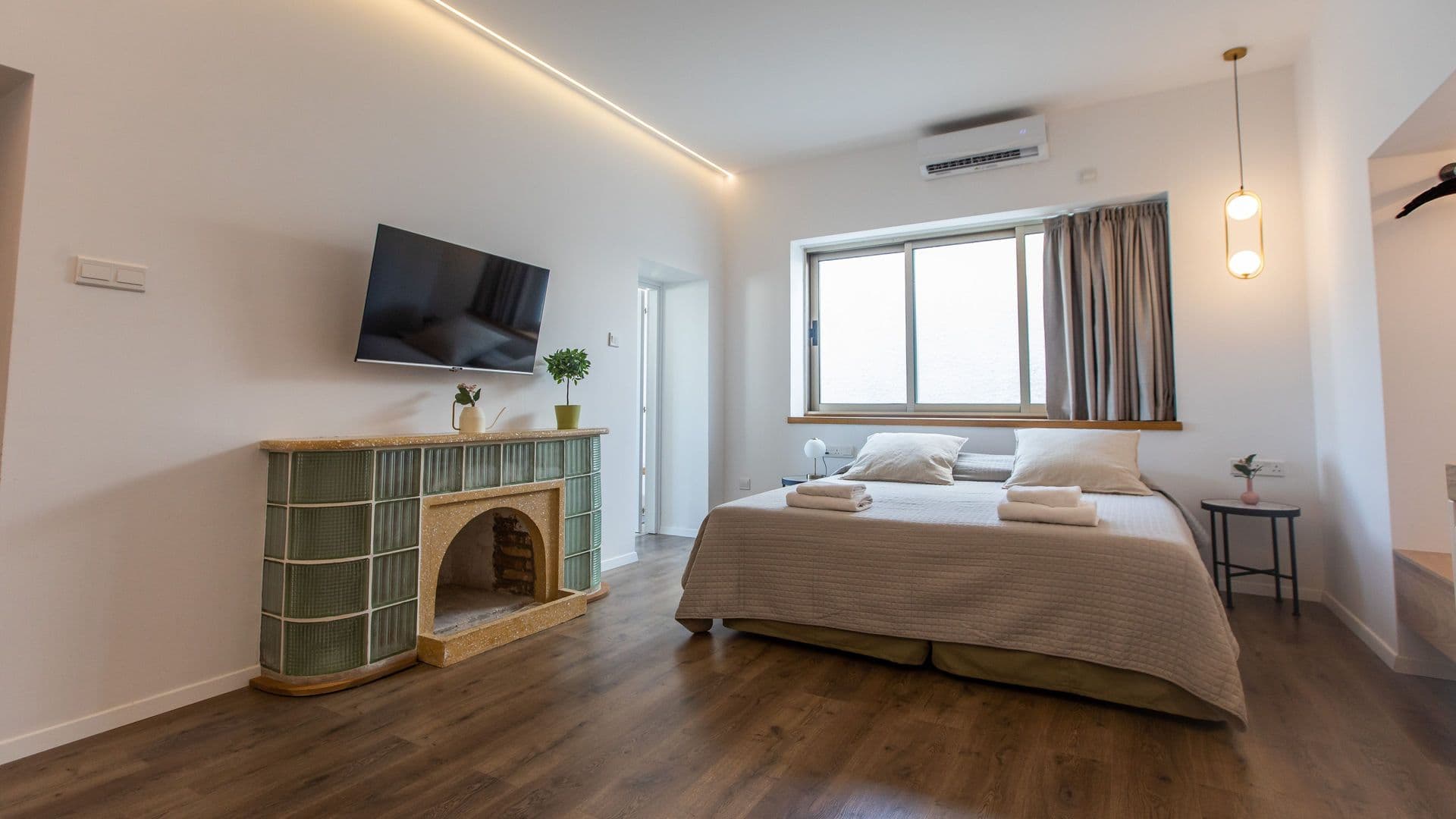 room-types-EASTMEDRM-ROOM06-0.jpg