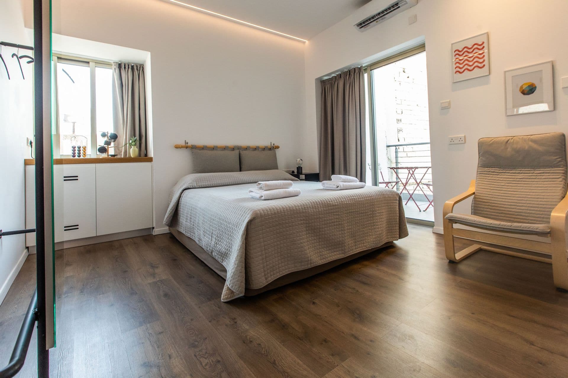 room-types-EASTMEDRM-ROOM07-0.jpg