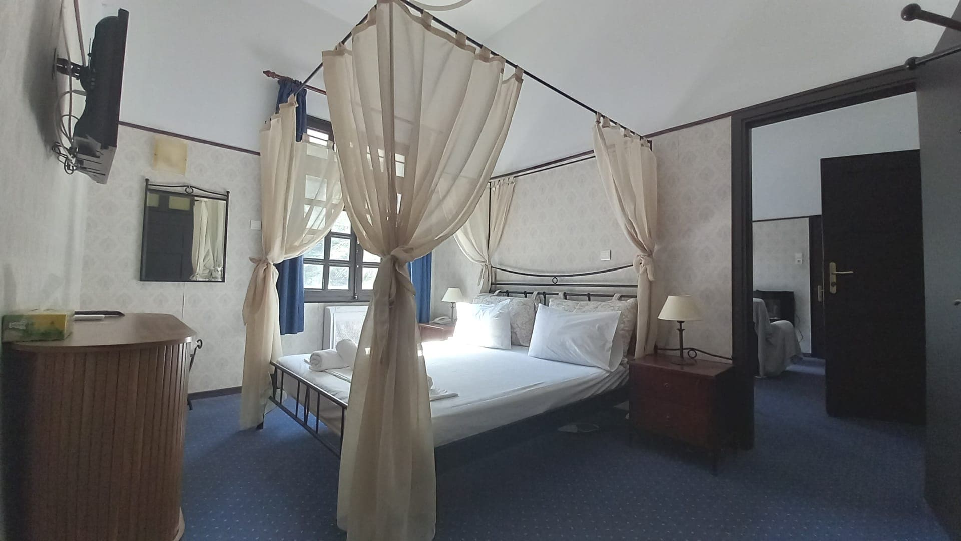 room-types-ELAFOSHTLR-DBLMOU-0.jpg