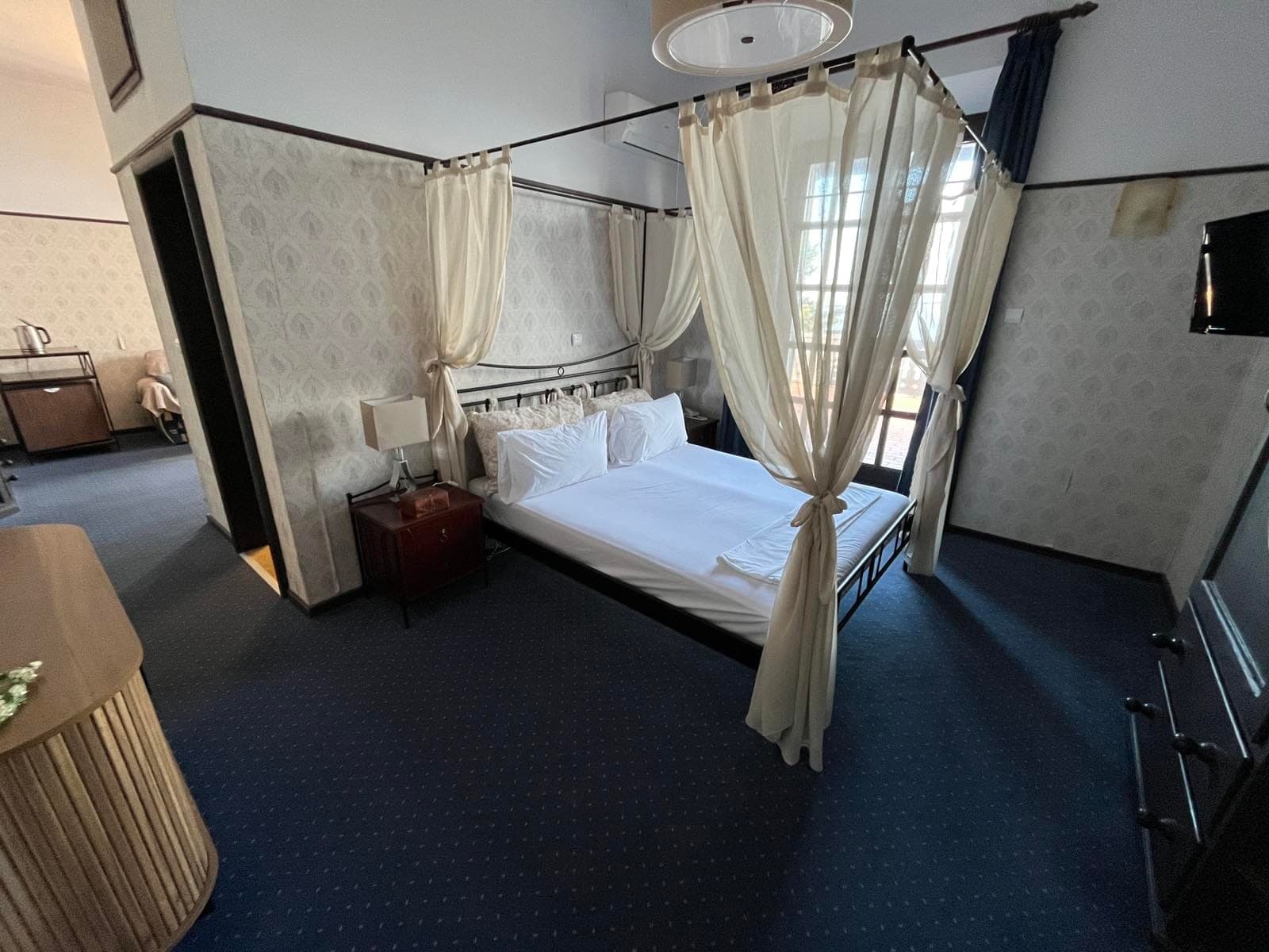 room-types-ELAFOSHTLR-DBLSEA-0.jpg