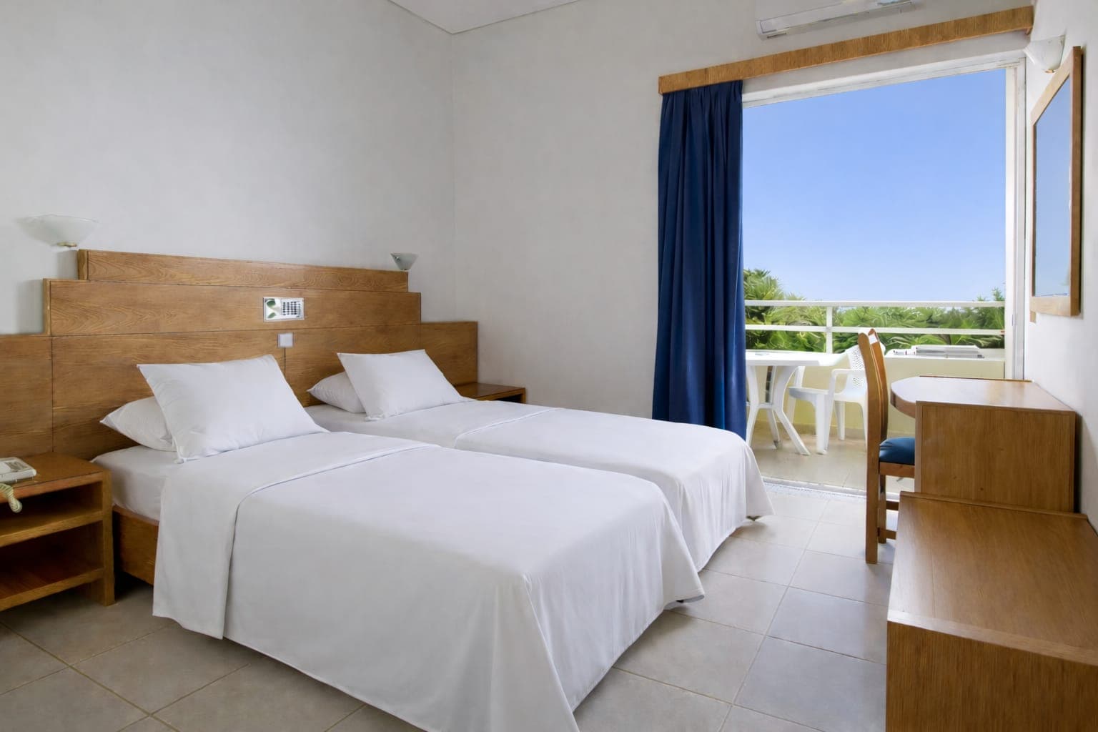 room-types-ELEFTHERIA-DBLTWN-0.jpg