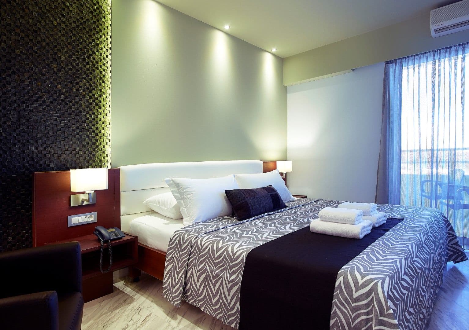 room-types-ELEFTHERIA-SUITE-0.jpg