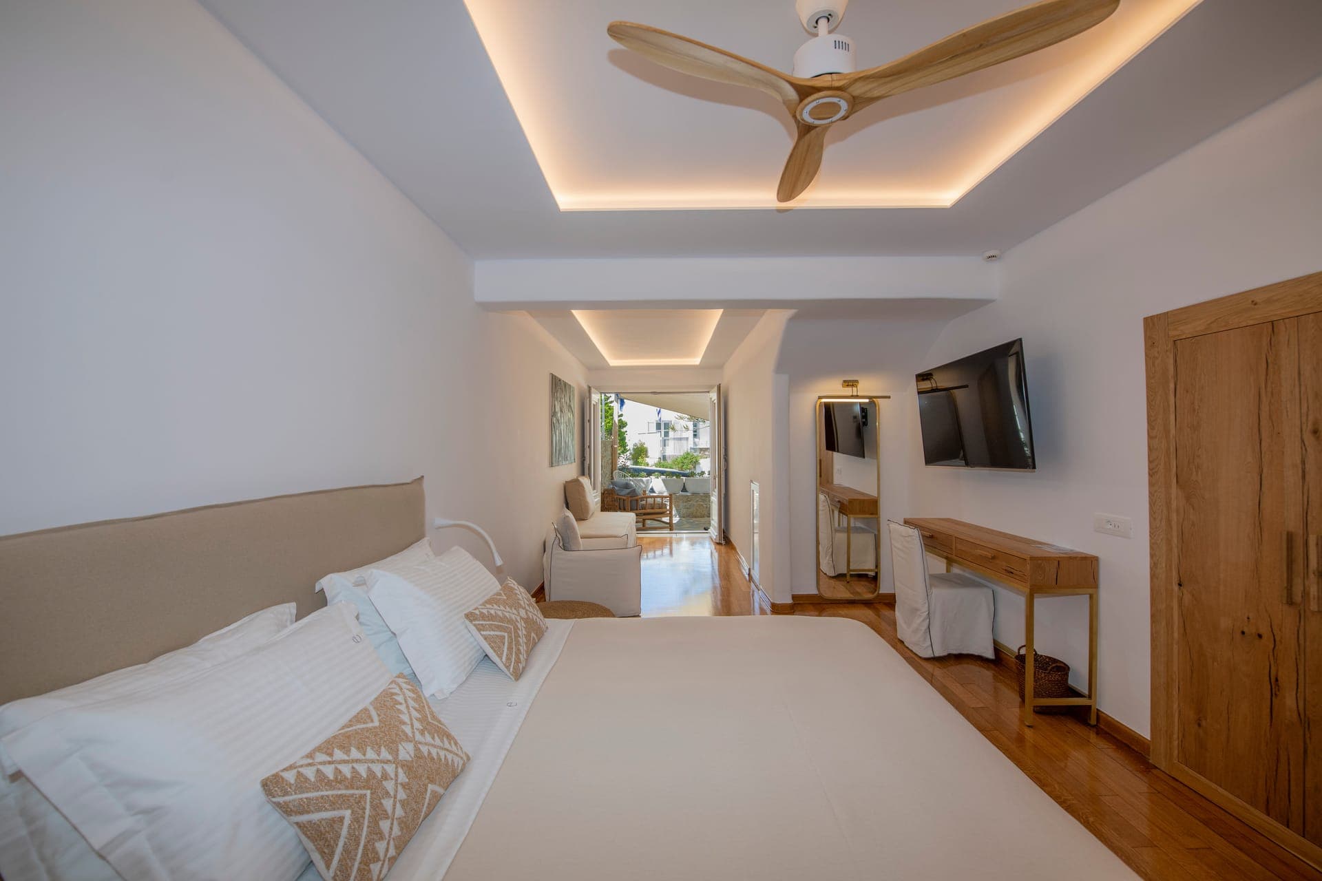 room-types-ELENA-MSUITE-0.jpg