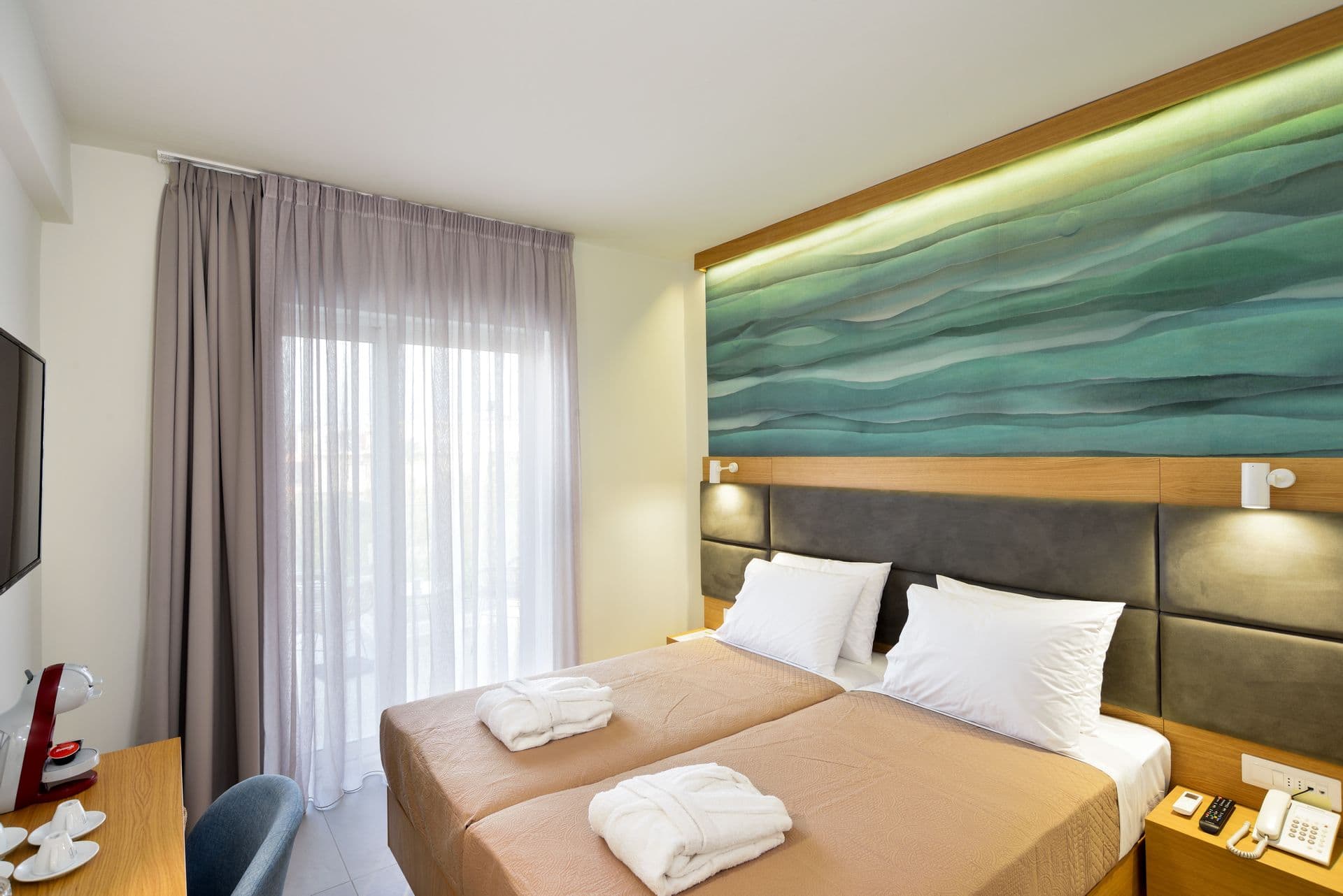 room-types-ELIAKALAMA-DELUXE-0.jpg