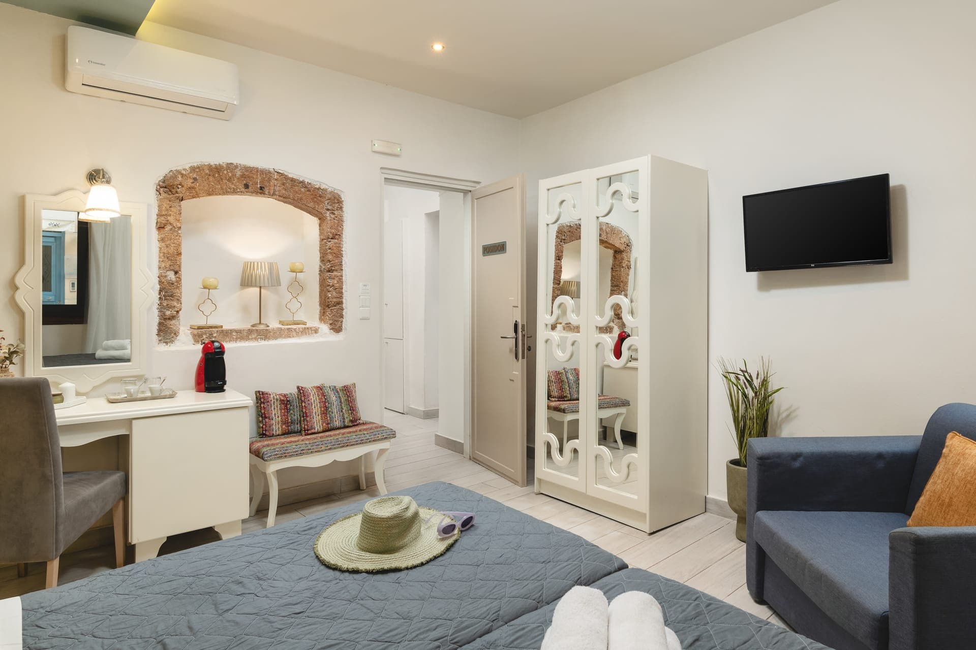 room-types-ELIAPALAZO-CLASSR-0.jpg