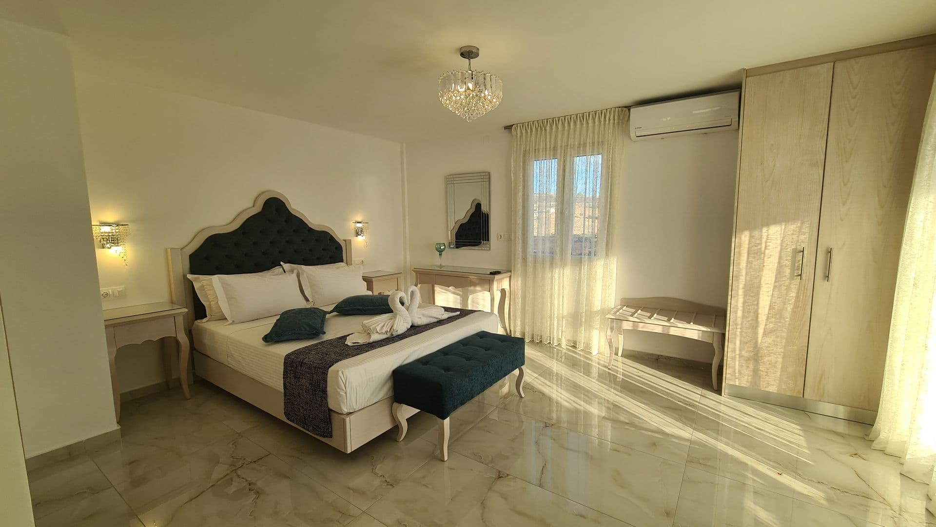 room-types-ELITERESCR-LUXSUI-0.jpg