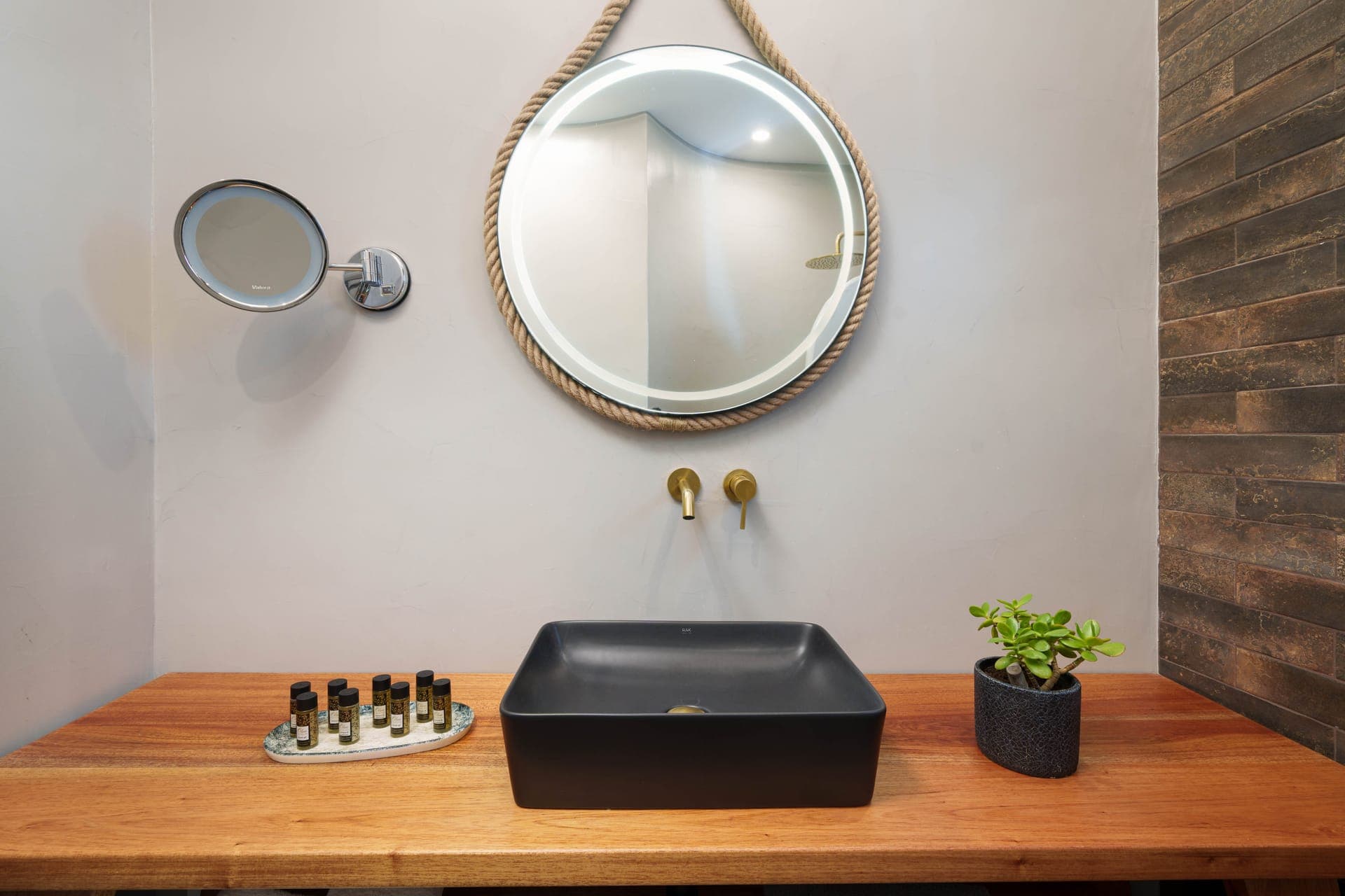 room-types-ELIXIR-DLXBAL-0.jpg
