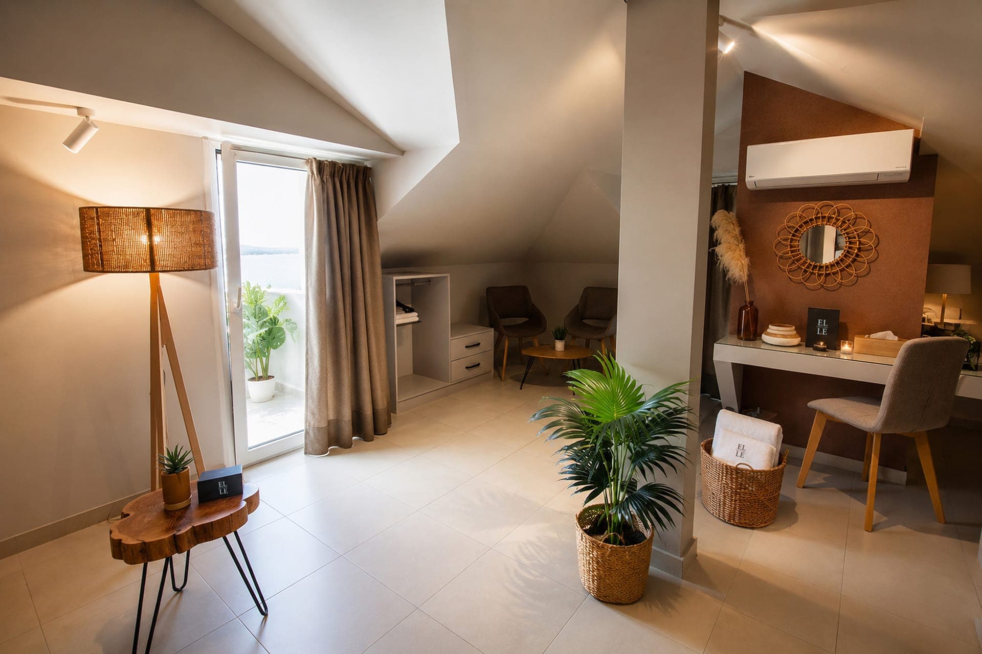 room-types-ELLEROOMS-DLXA-0.jpg