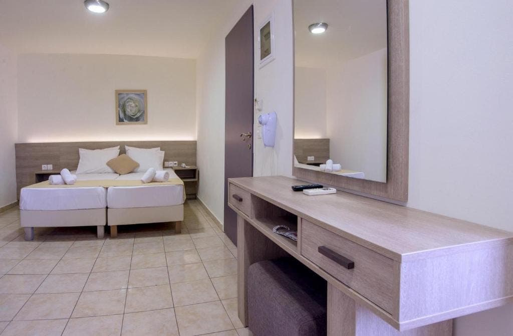 room-types-ELMISUITES-FAMR-0.jpg
