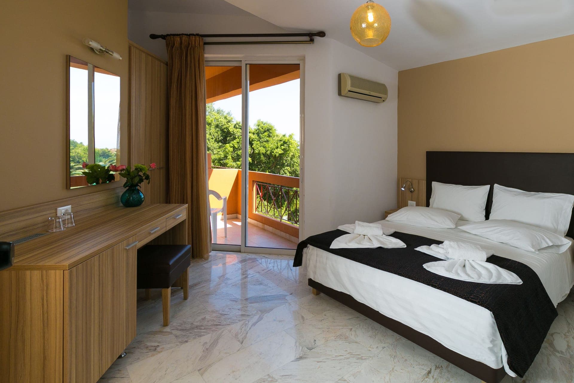 room-types-ELOTIA-DBL-0.jpg