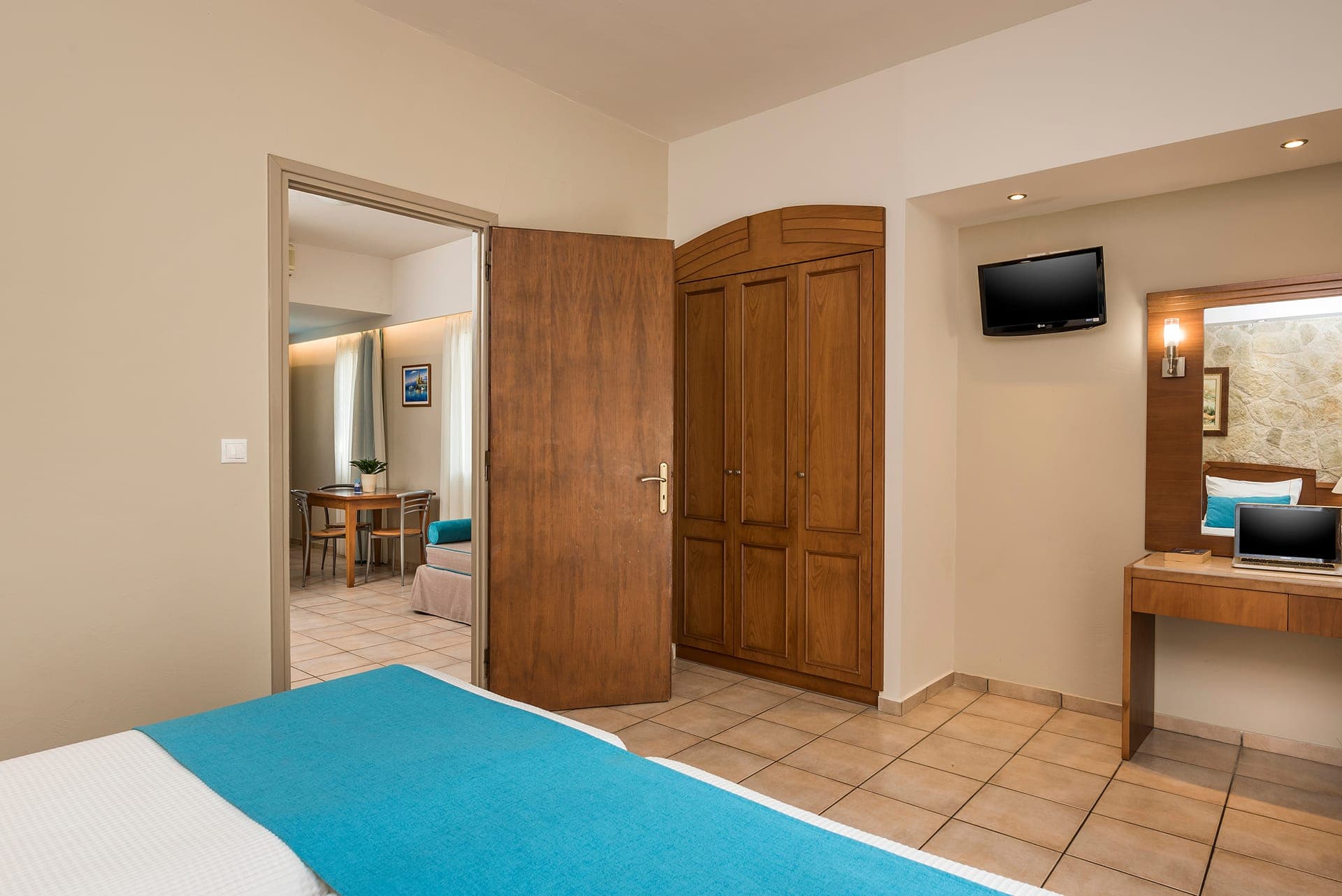 room-types-ELOTIS-Apt-0.jpg
