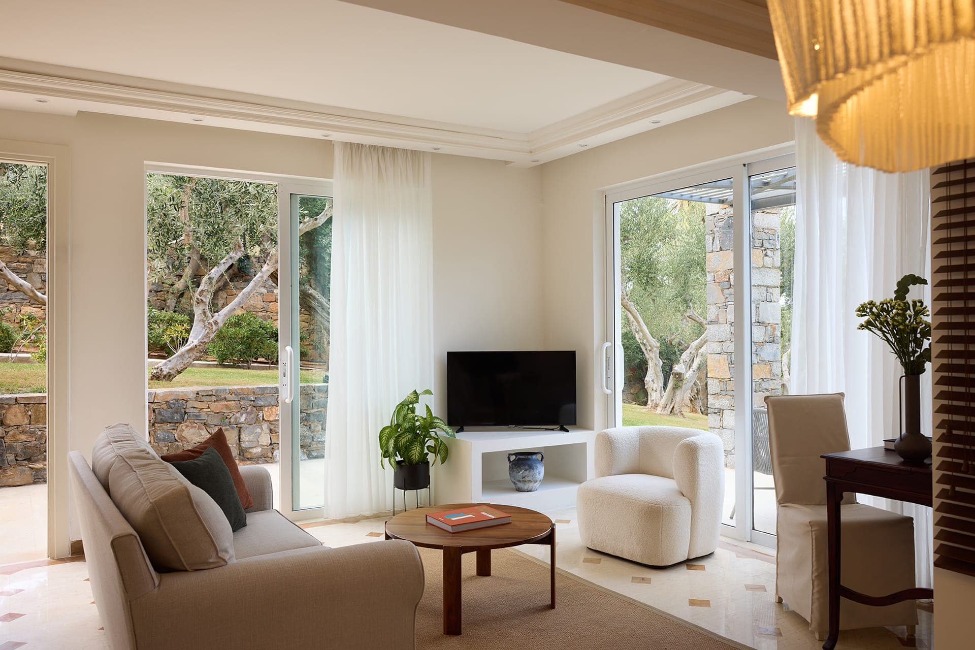 room-types-ELOUNDAGVS-DLXS-0.jpg