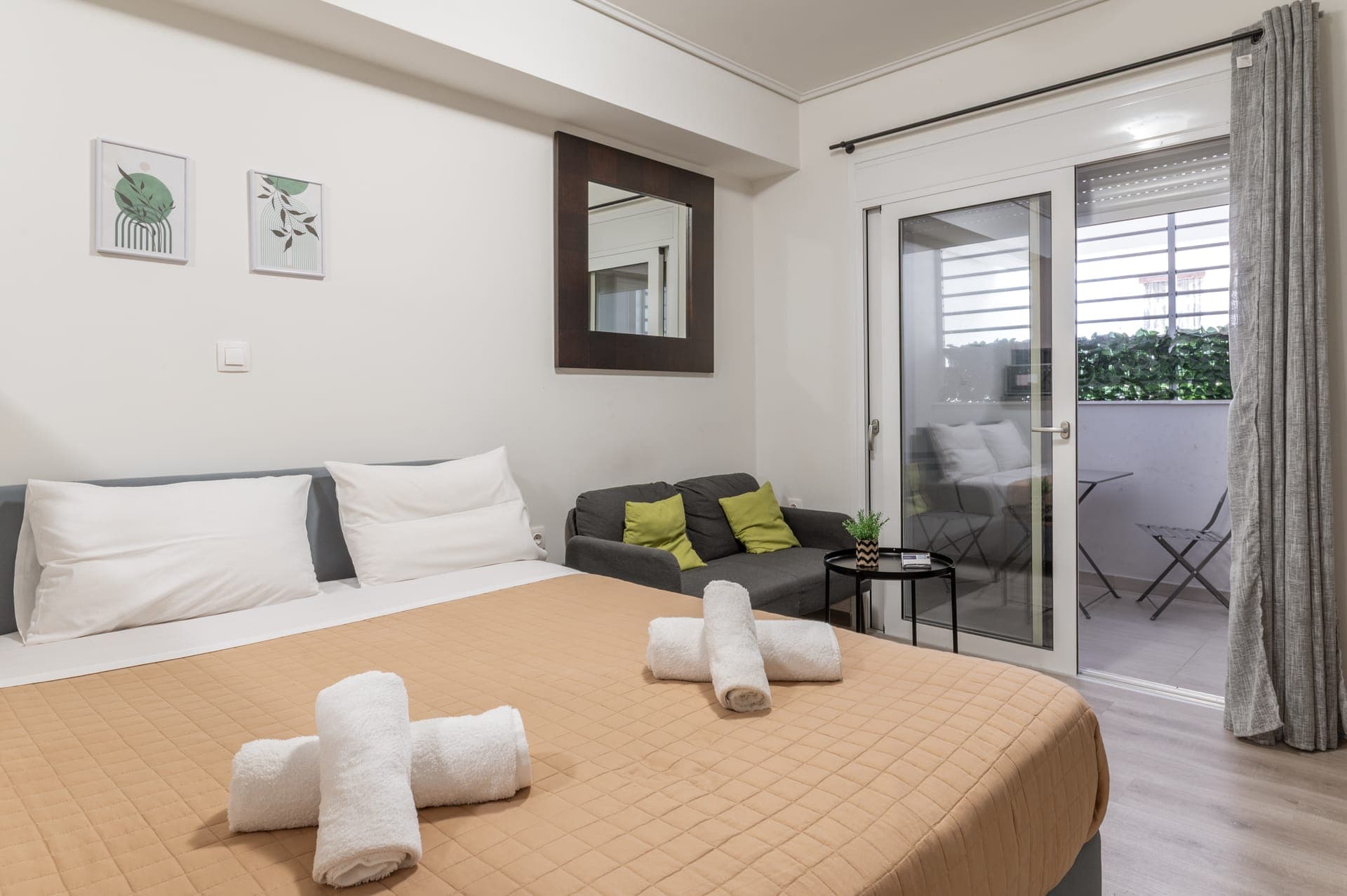 room-types-ELVITAAPT4-STDIS1-0.jpg