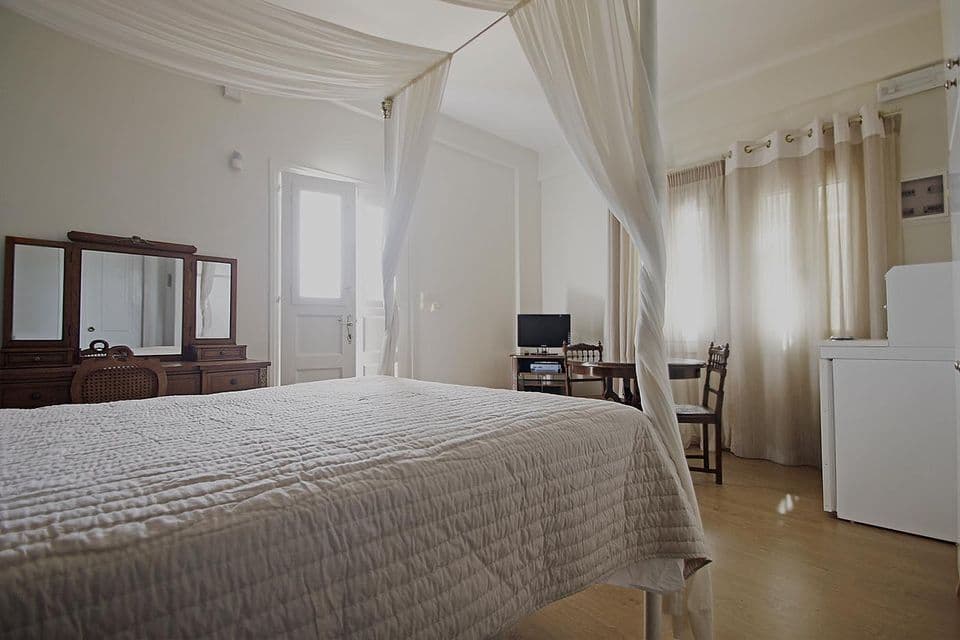 room-types-EMILIA-DBL-0.jpg
