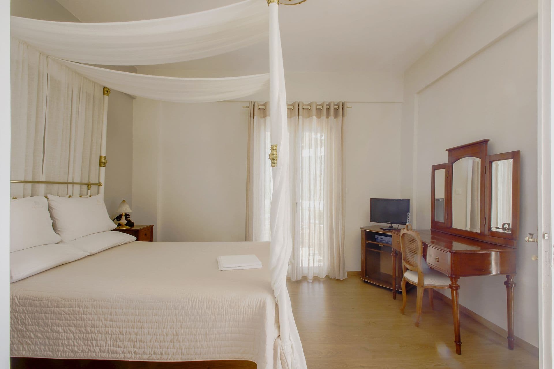 room-types-EMILIA-DBLG-0.jpg