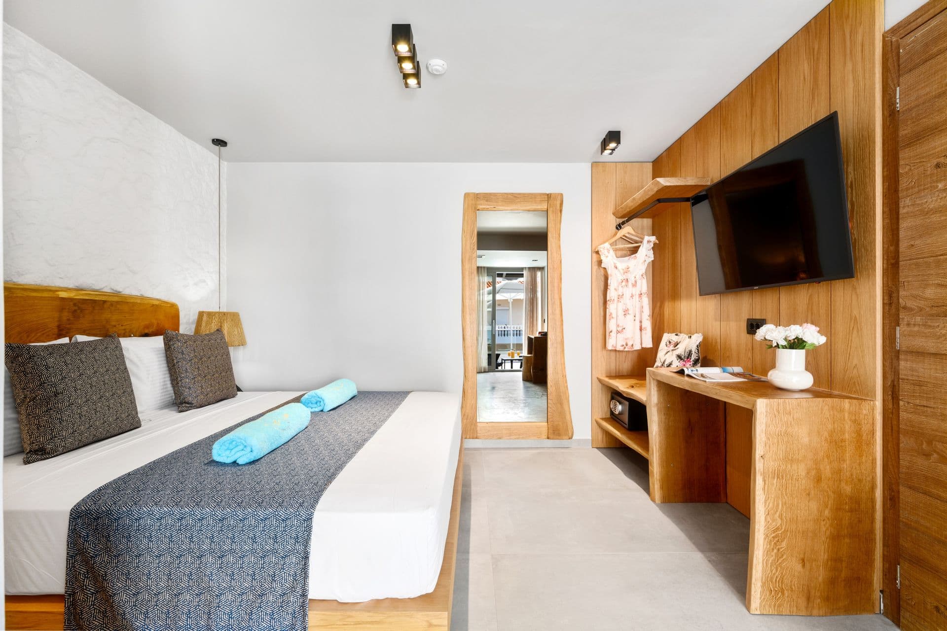 room-types-EMILYLUXUR-DBLGVJ-0.jpg