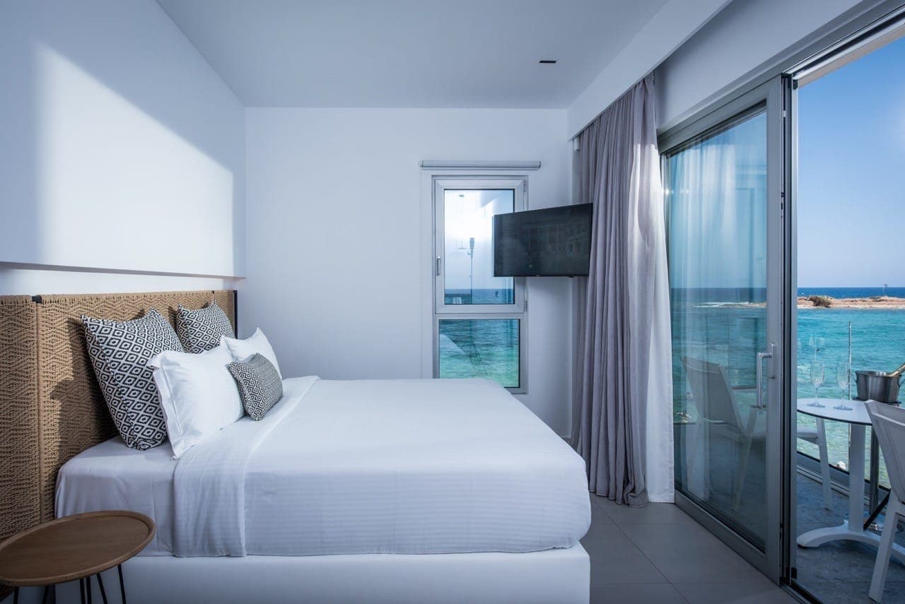 room-types-ENORMAMMOS-JUNIOR-0.jpg