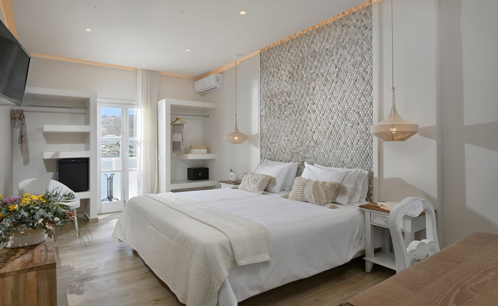 room-types-ERATO-SUPESV-0.jpg