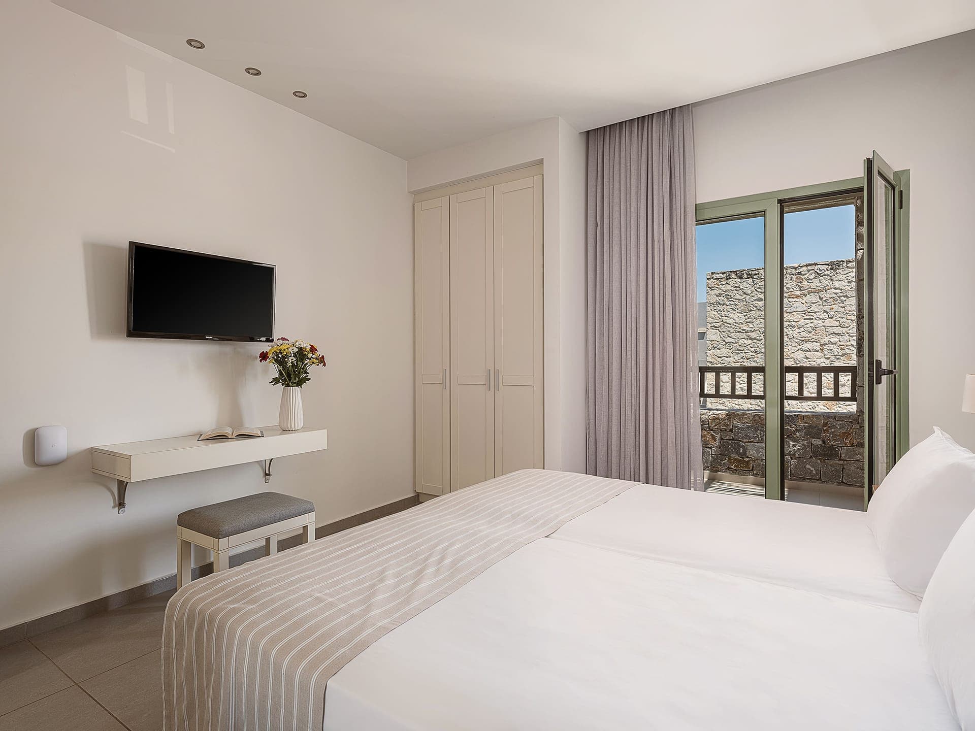 room-types-ERATOHTL-JNRSUI-0.jpg