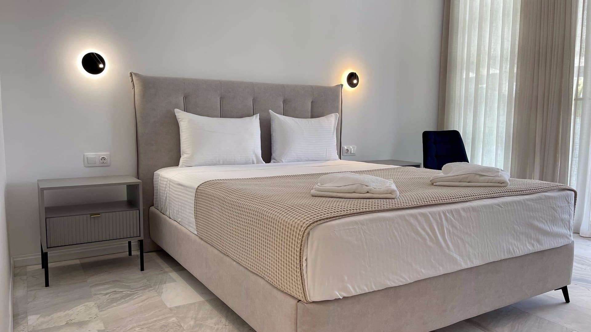 room-types-ERAVILLAGE-DELDBL-0.jpg