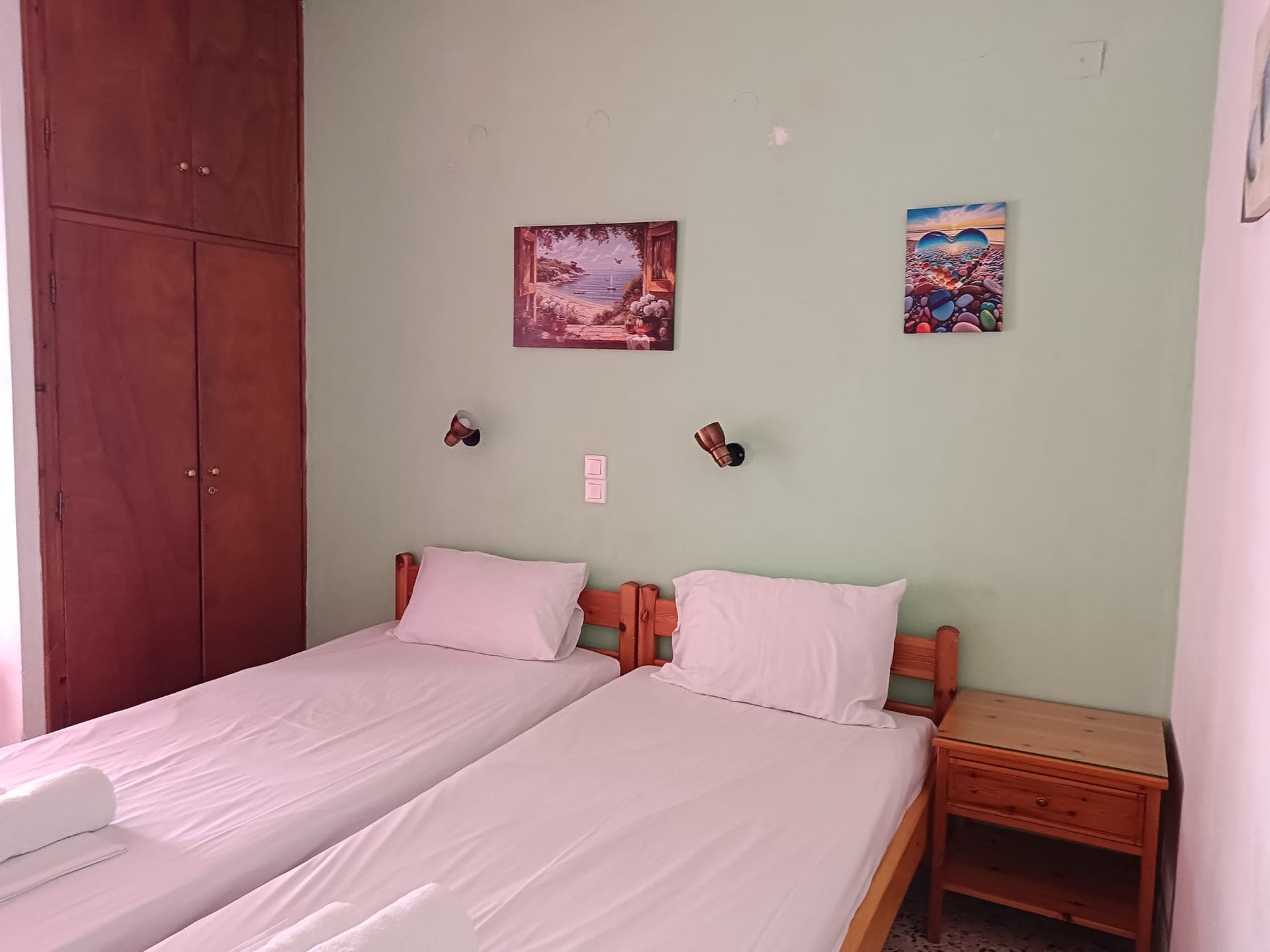 room-types-ERI-TRIPLE-0.jpg