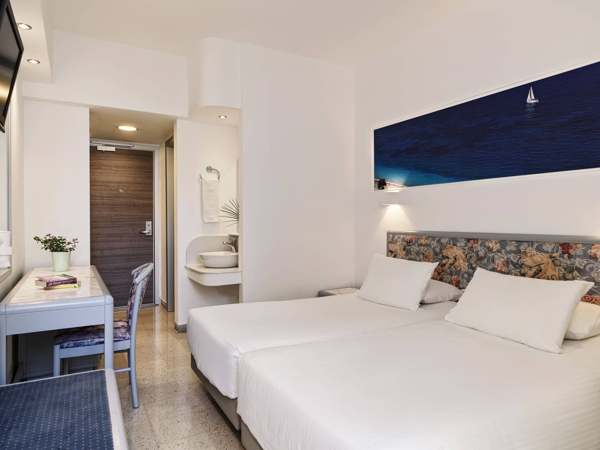 room-types-ESPERIAHTL-CLB-0.jpg
