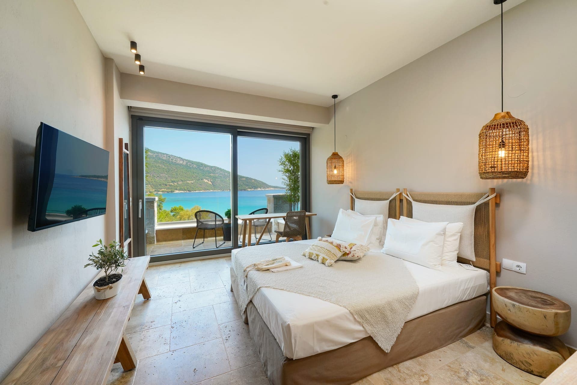 room-types-ESSENTLUX-EXEDBL-0.jpg